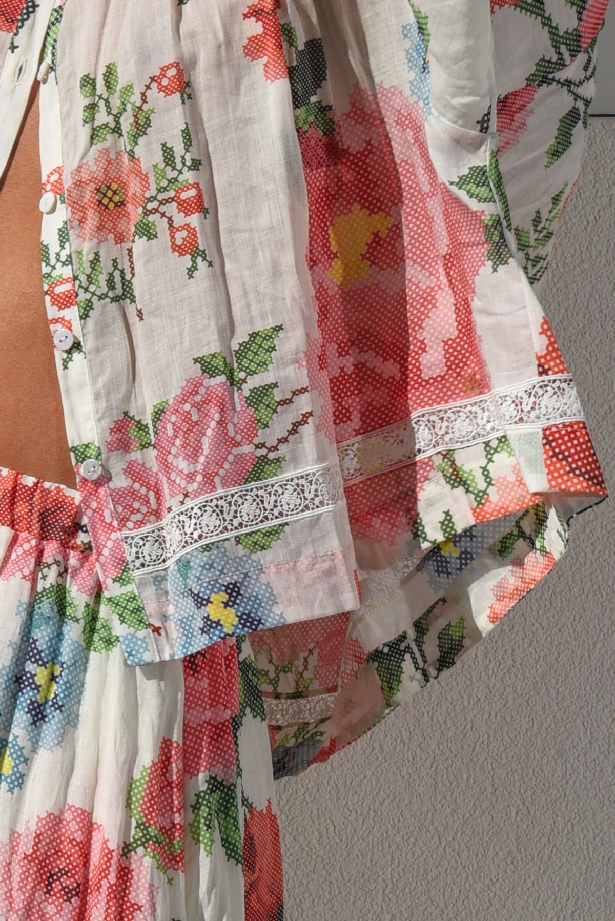 TRELISE COOPER FLOAT OF CONFIDENCE FLORAL BLOUSE