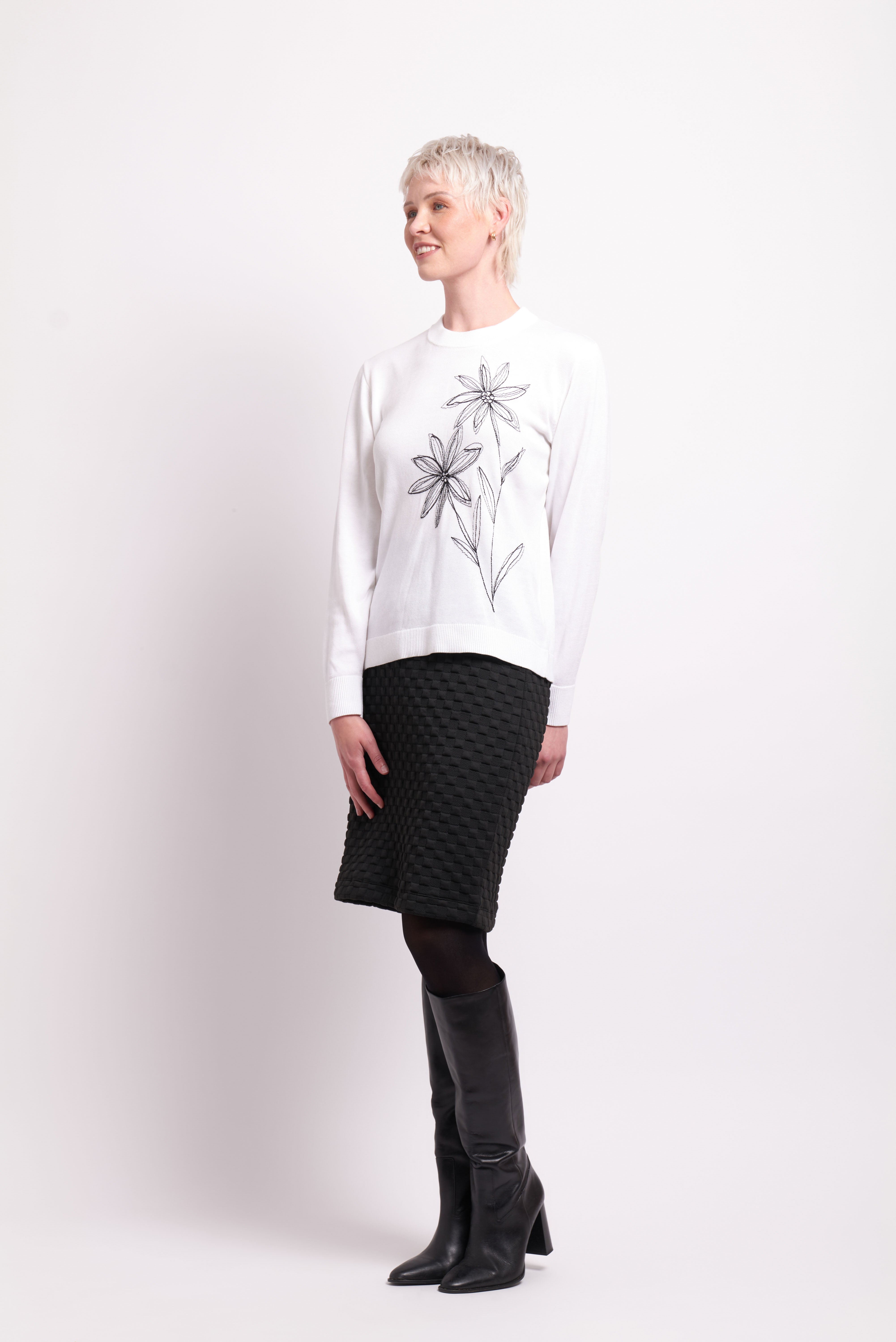 SKETCH EMBROIDERY JUMPER