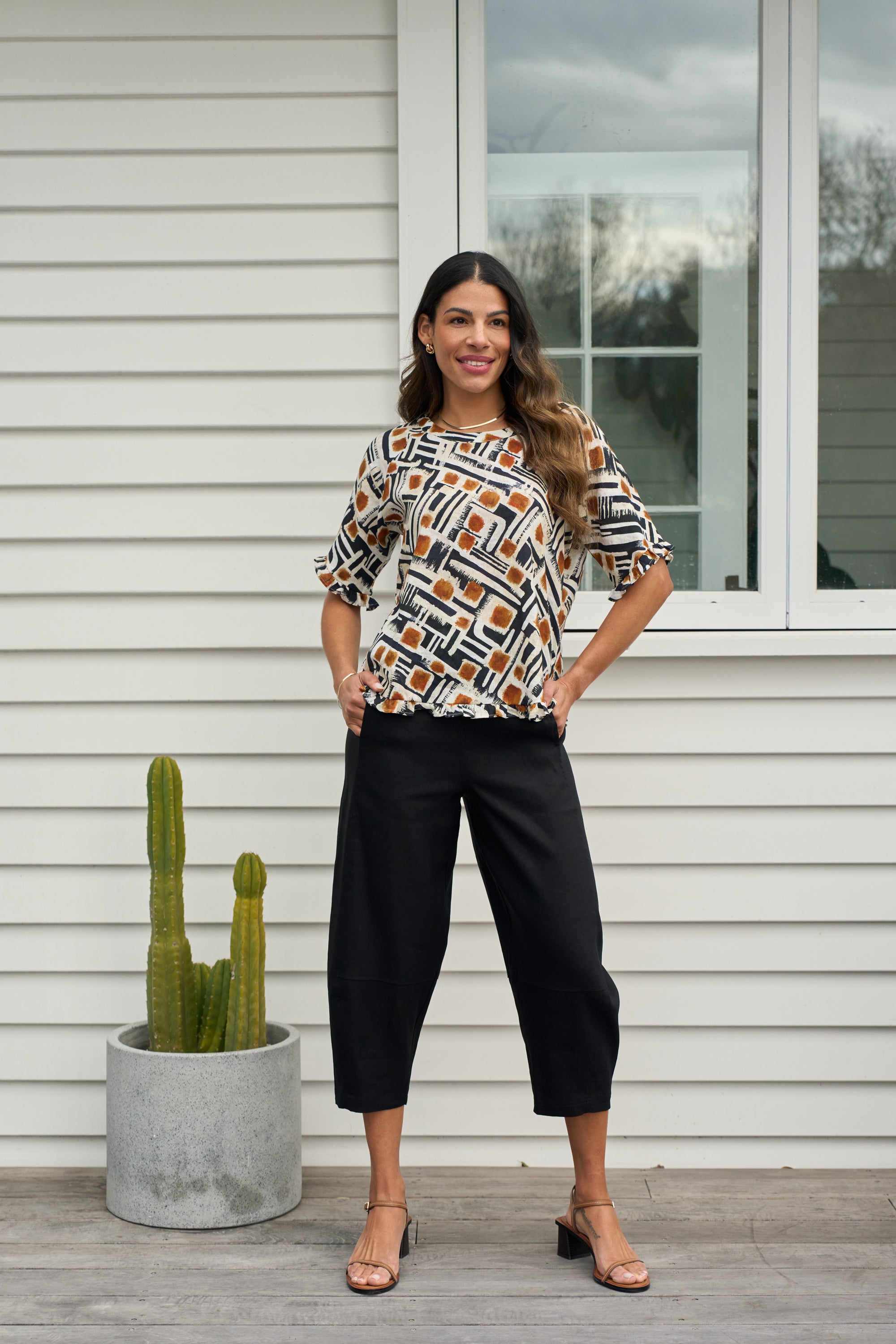 LONGBEACH OH THREE BARREL ALONG TROUSERS LINEN VISCOSE ELASTANE BLACK COCO BROWN CROPPED PANT