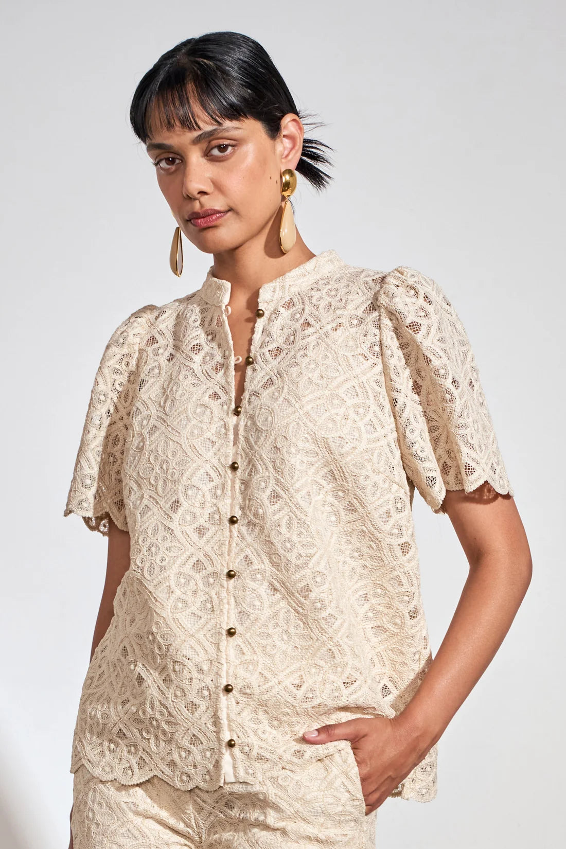 ZOE KRATSMANN FLICKER TOP CREAM BUTTON UP LACE TOP WITH SCALLOPED SLEEVES AND HEM