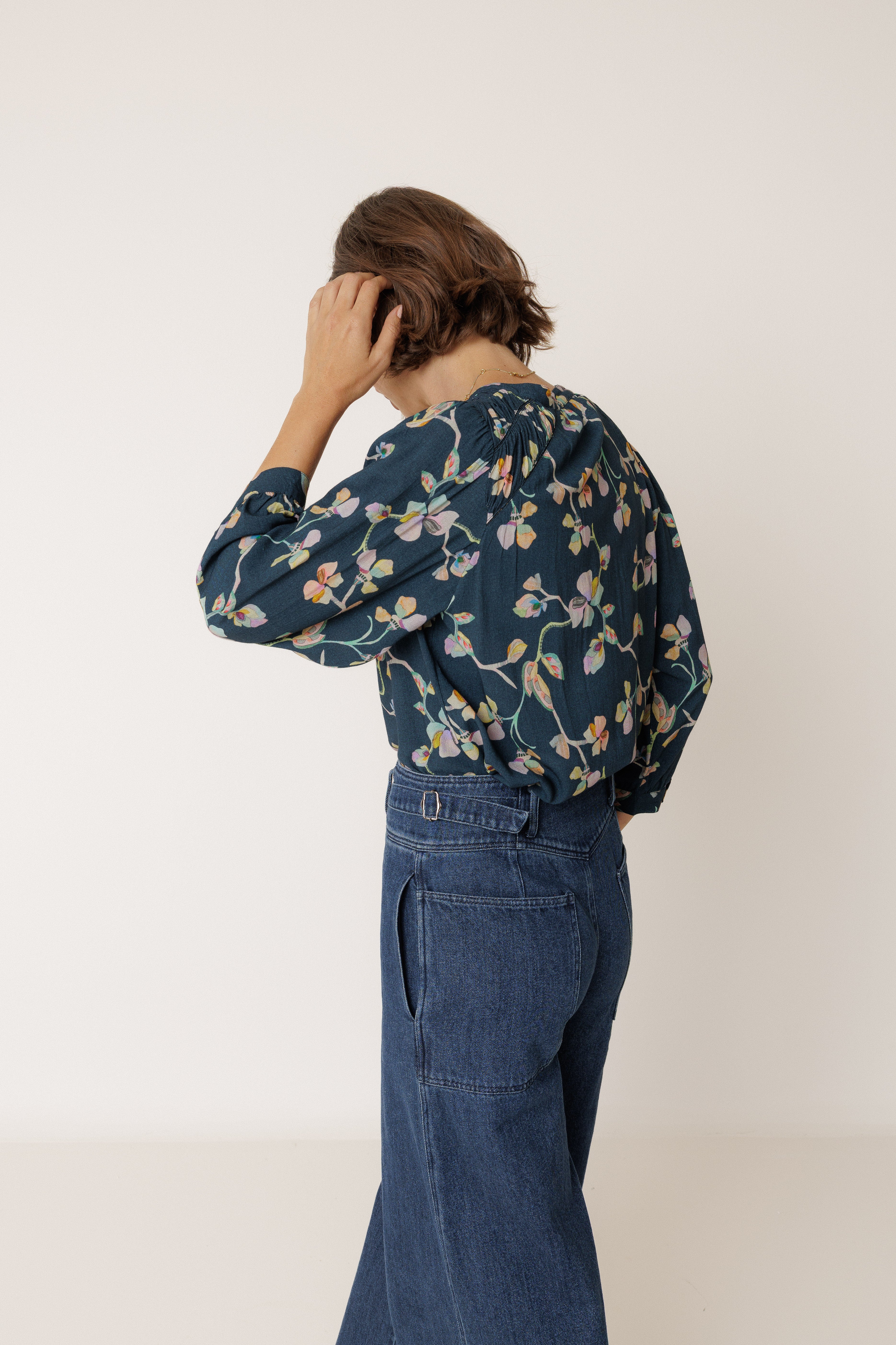 INDI AND COLD RUCHED DETAIL SHIRT NAVY VISCOSE FLORAL BLOUSE