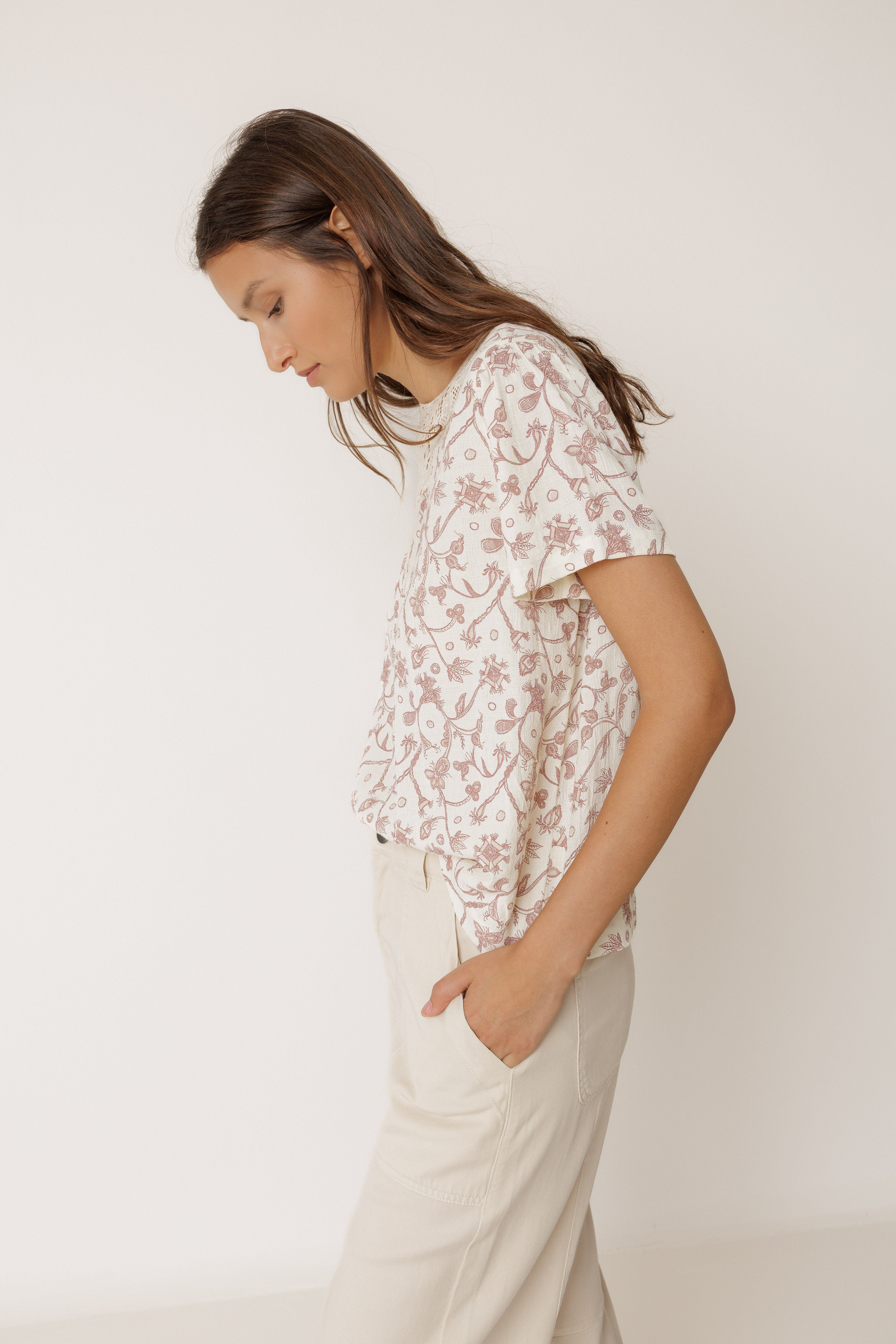 INDI AND COLD LACE TOP VISCOSE FLORAL ECRU FLORAL