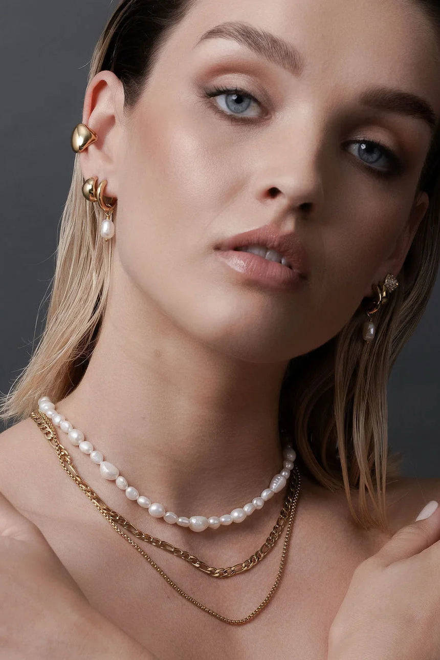 SILK AND STEEL ALLURE NECKLACE GOLD PEARL NECKLACE PEARL NECKLACE FRESHWATER PEARL BAROQUE PEARL PEARL JEWELLERY GOLD NECKLACE GOLD CHAIN STATEMENT NECKLACE LAYERING NECKLACE EVERYDAY NECKLACE MINIMAL STYLE CLASSIC STYLE MODERN JEWELLERY LUXE STYLE ELEGANT STYLE TIMELESS STYLE BRIDAL JEWELLERY WEDDING GUEST GOLD JEWELLERY GOLD ACCESSORIES STAINLESS STEEL WATERPROOF JEWELLERY POLISHED FINISH PREMIUM JEWELLERY WOMENS JEWELLERY GIFT IDEA PEARL LAYERING NATURAL PEARL LUXURY STYLE