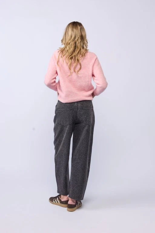 DRAMA BARREL LEG JEAN ANIMAL WASHED BLACK ANIMAL PRINT