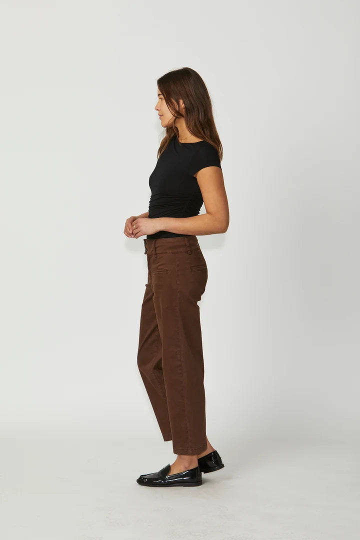 NEW LONDON JEANS CHRISTOW JEAN COTTON STRETCH JEAN WITH DOUBLE BUTTON WAIST AND A CROPPED STRAIGHT LEG