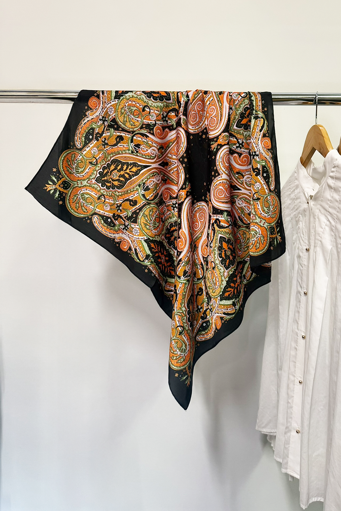 CLEMINTINE SQUARE SCARF