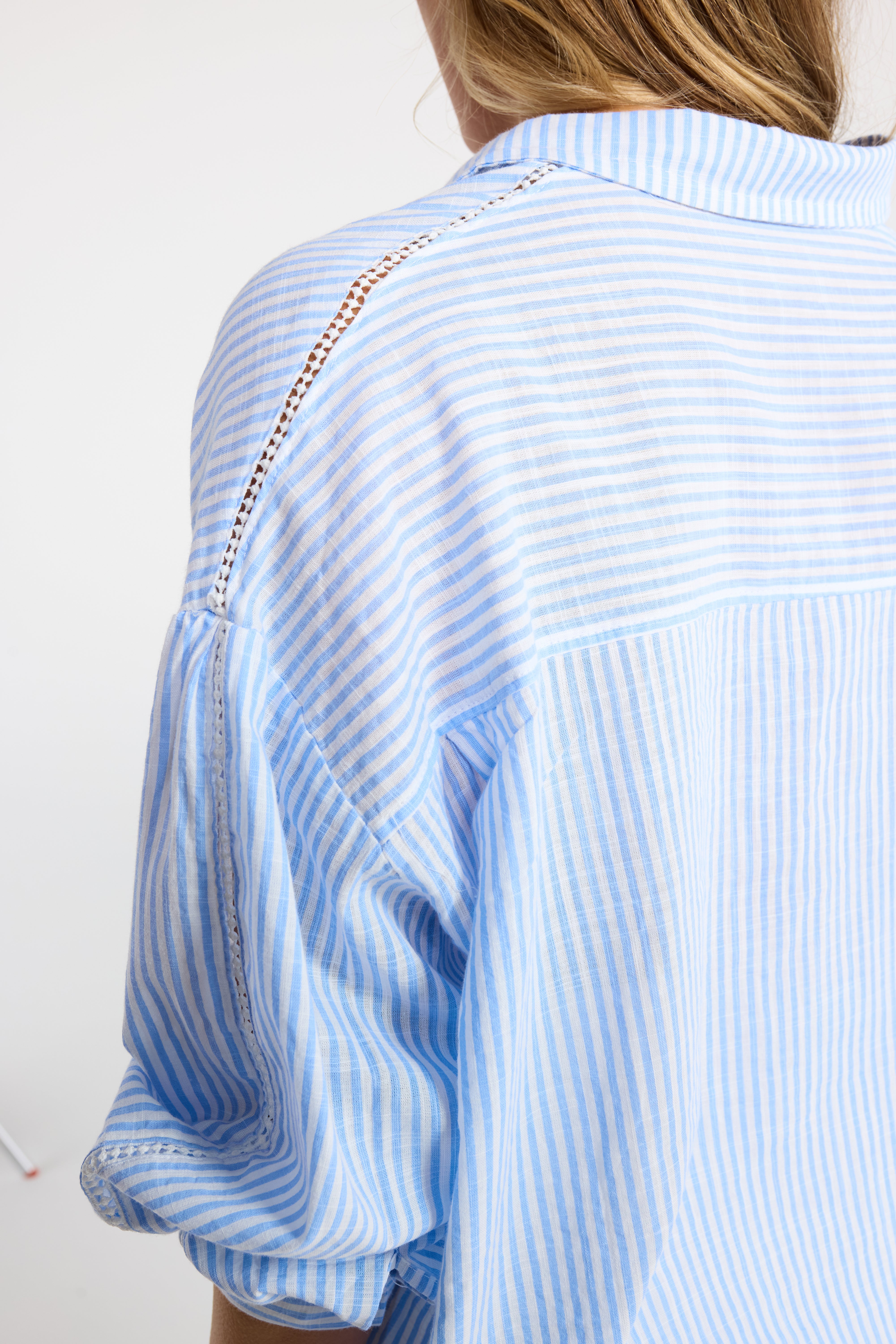 INK COAST SHIRT BLUE AND WHITE BUTON UP LEGHT WEIGHT SHIRT CUT OUT DETAILS ON SLEEVES