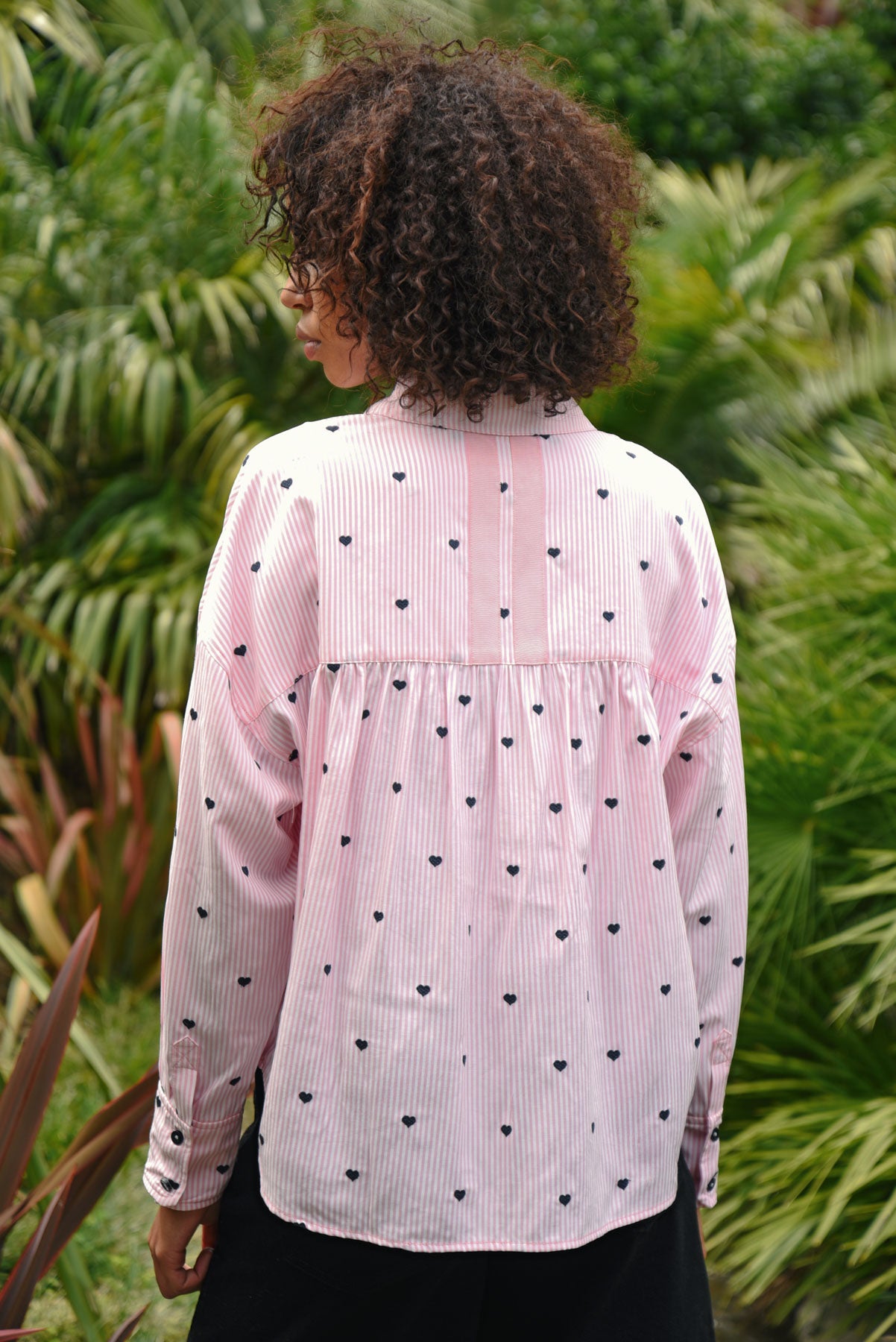 COOP HEART LINE SHIRT PINK STRIPE SHIRT WITH BLACK HEART PRINT CLASSIC BUTTON UP SHIRT