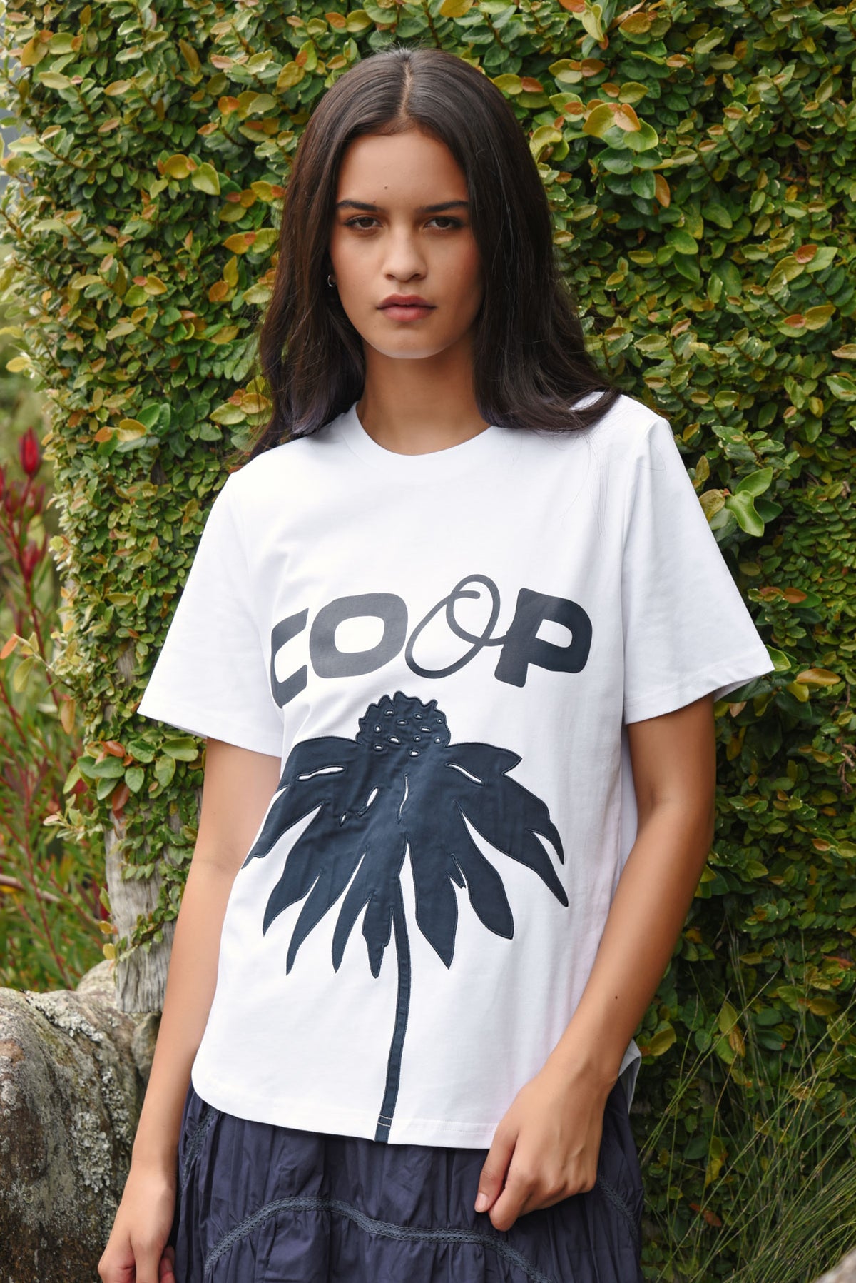 COOP BLOOM SERVICE TSHIRT COTTON BLACK AND CREAM OR WHITE AND NAVY FLORAL LOGO TEE
