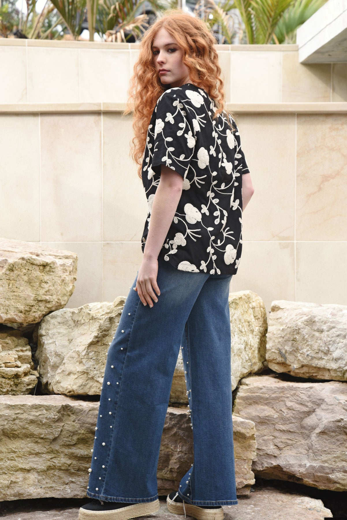 PEARL CLUTCHING BEHAVIOUR JEAN