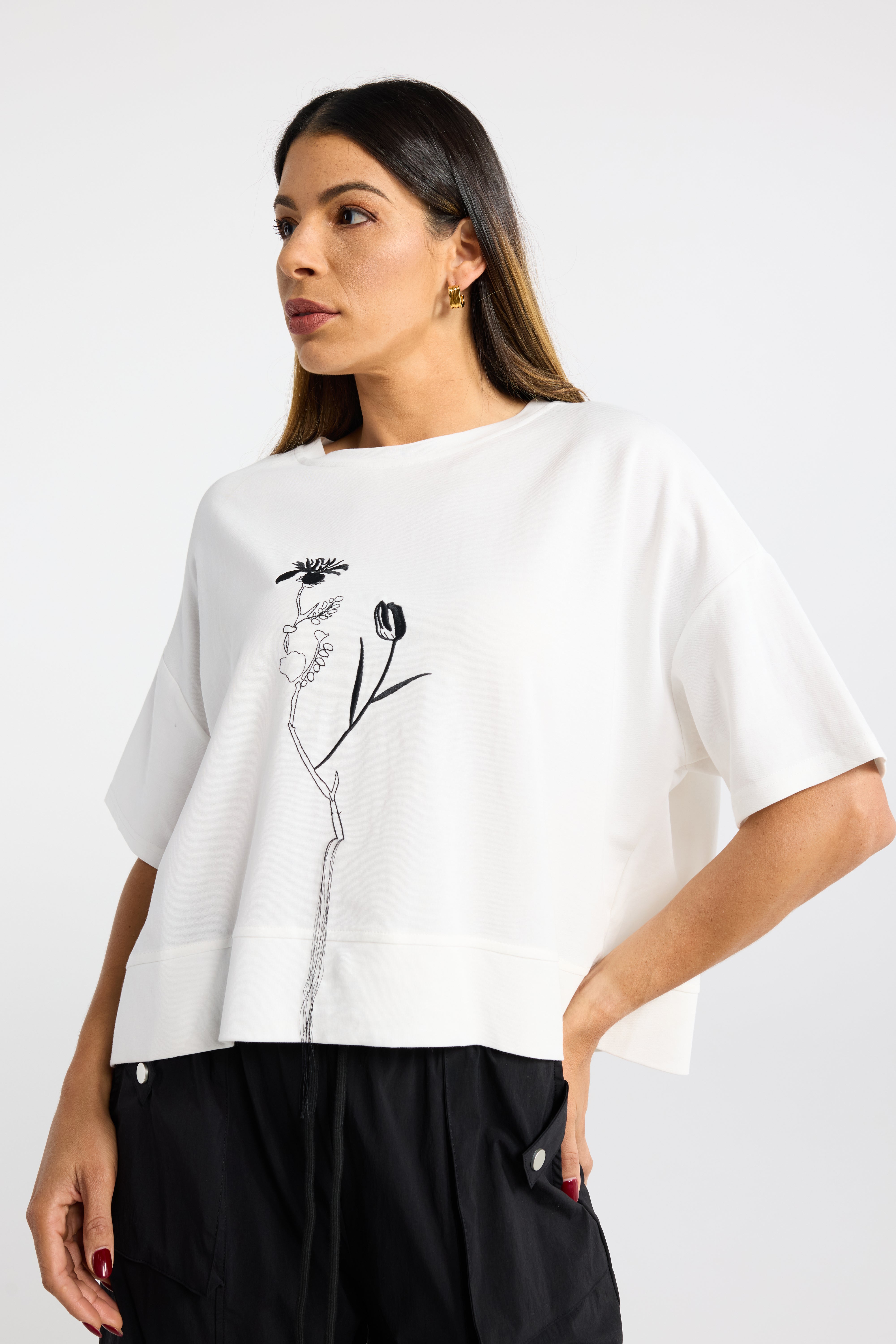 INK DANDELION TEE BLACK WHITE FLORAL STITCHING EMBRODERY BOXY TOP