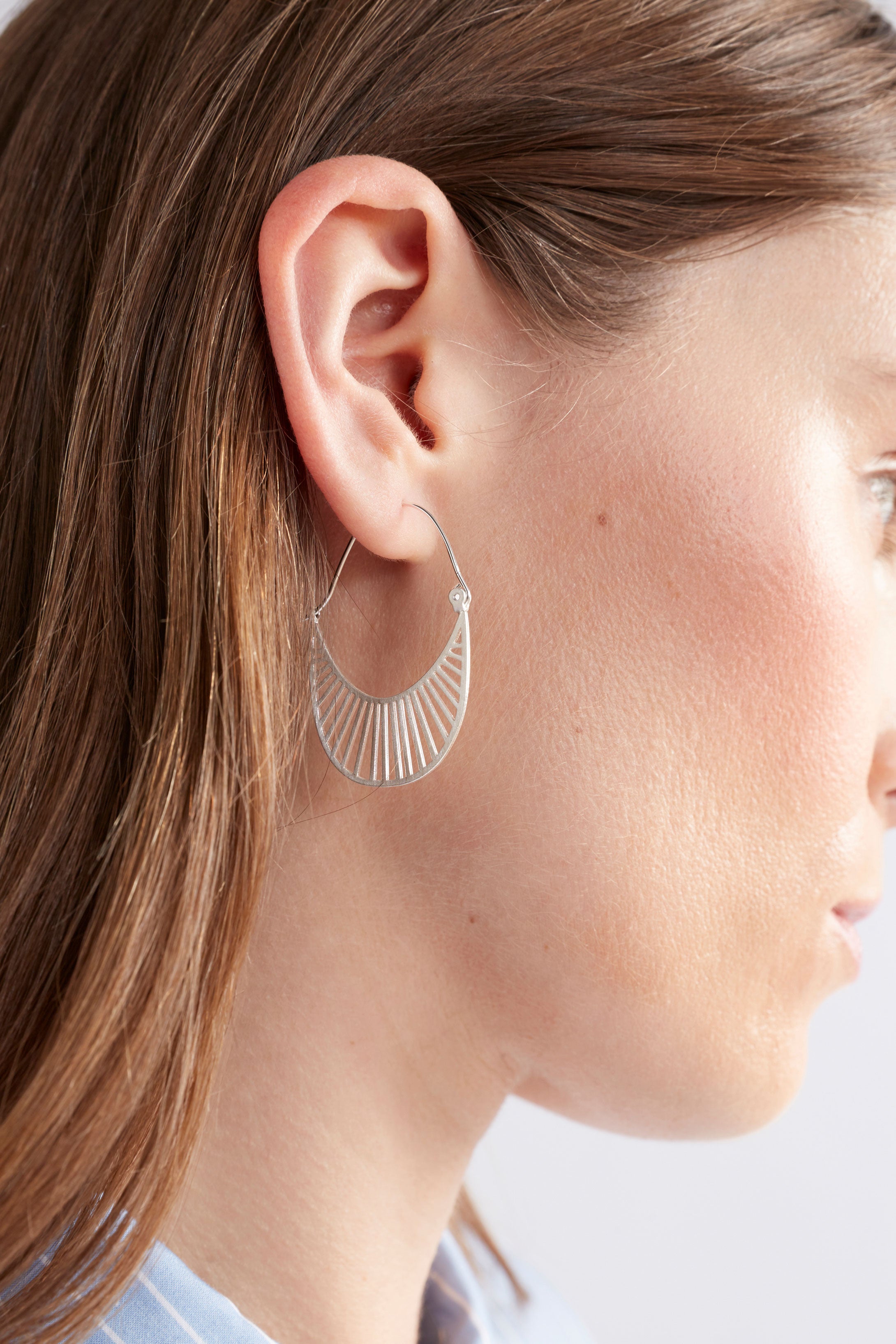 SOLSKEN SMALL HOOP EARRING