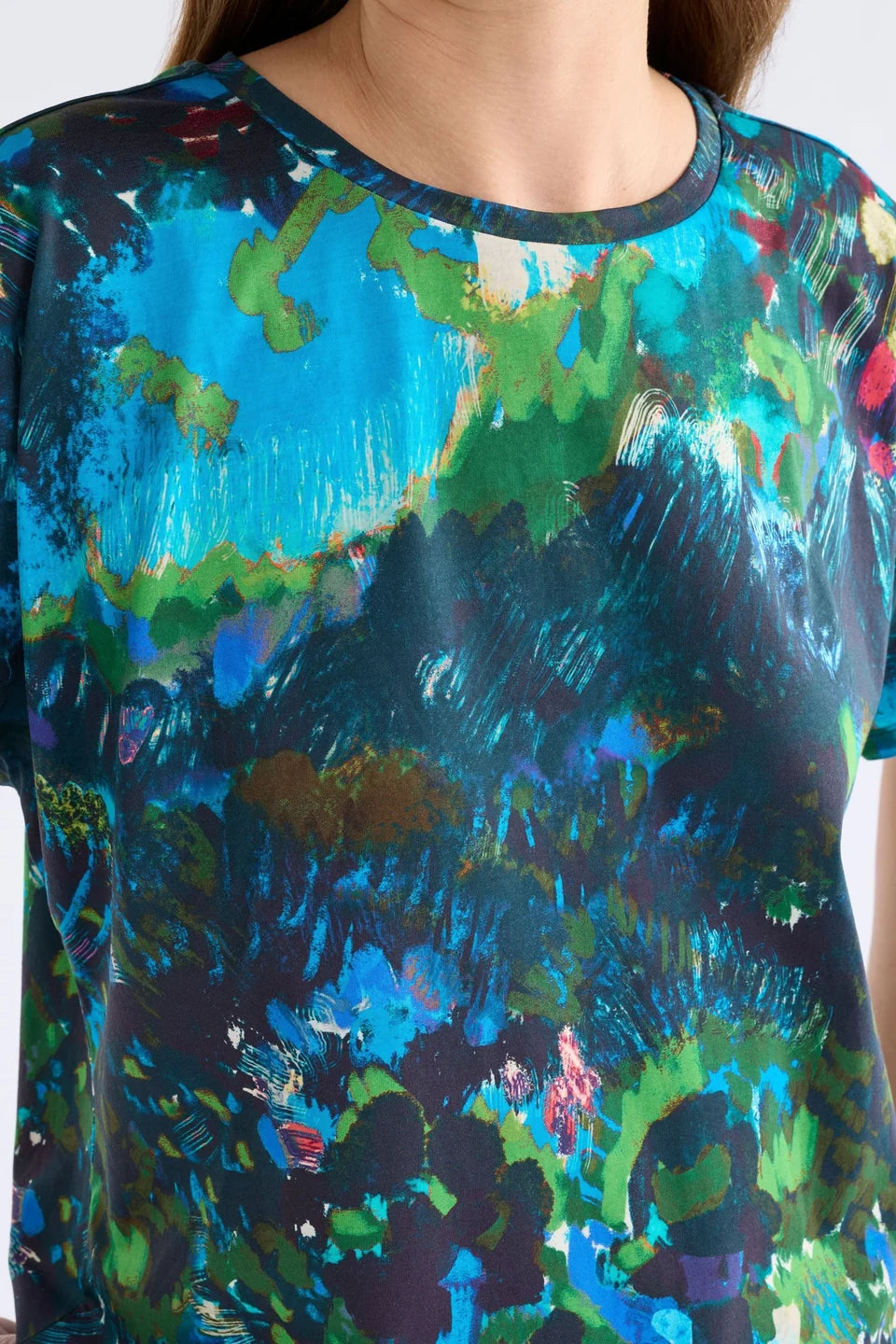 ELK HAKI SHORT SLEEVE TSHIRT ROUND NECK PRINT TEE ABSTRACT PAINTERLY BOTANICALS IN RICH COOL TONES