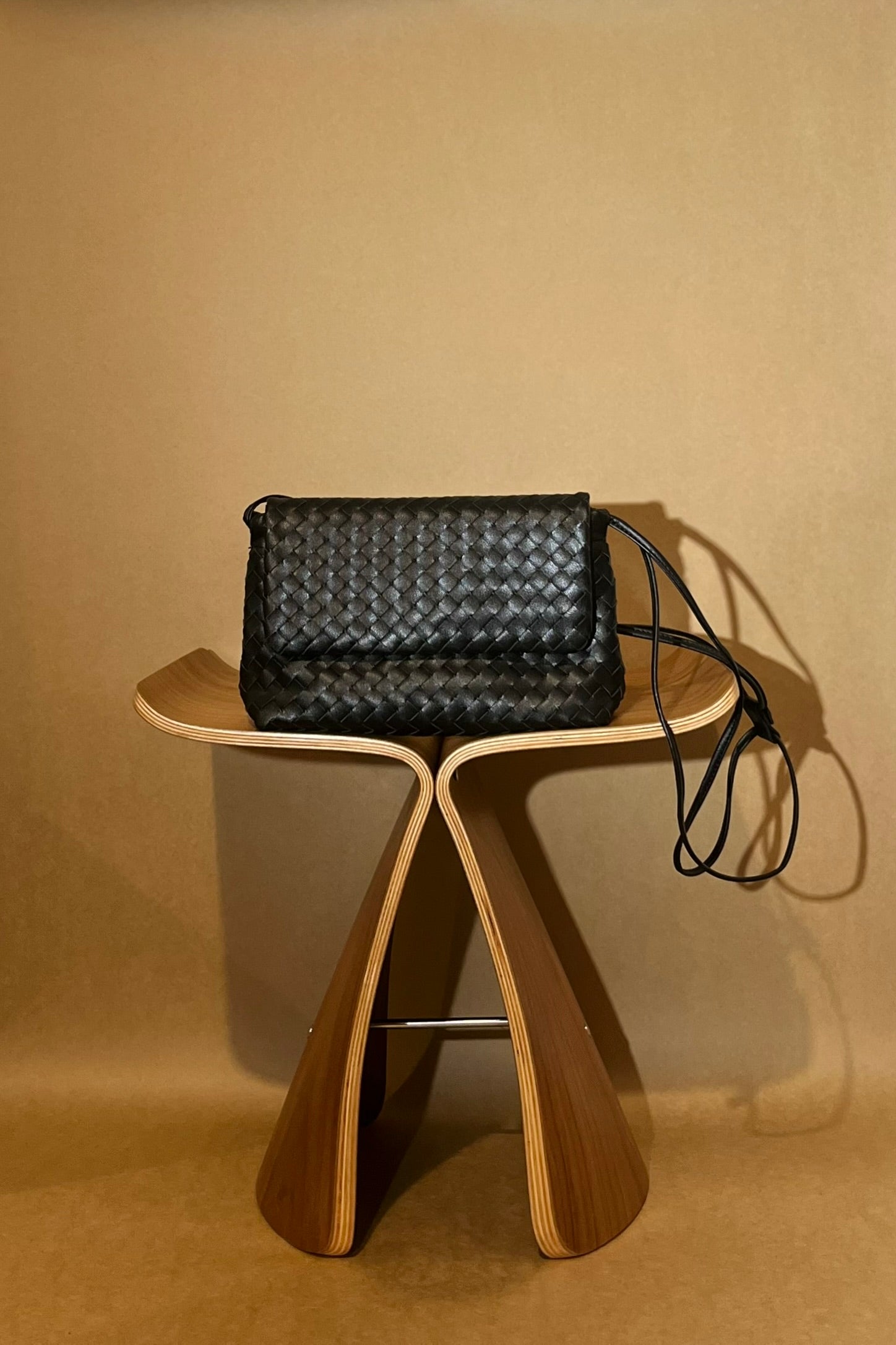WENDYS LILLY JOLENE BAG VEGAN LEATHER WOVEN BAG BLACK CREAM CREME HAND BAG CROSSBODY BAG SHOULDER BAG