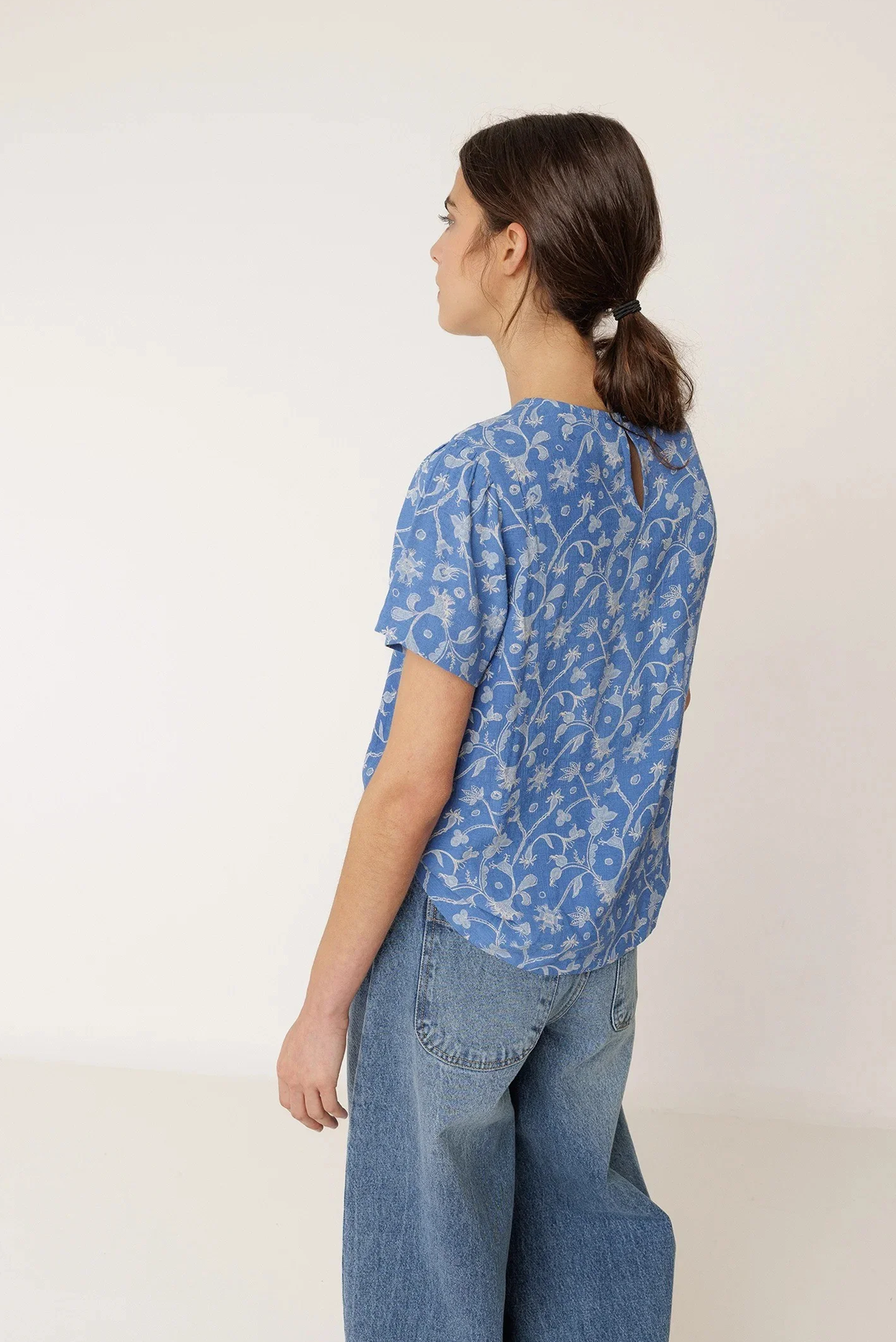 INDI AND COLD LACE TOP VISCOSE FLORAL BRITISH BLUE FLORAL