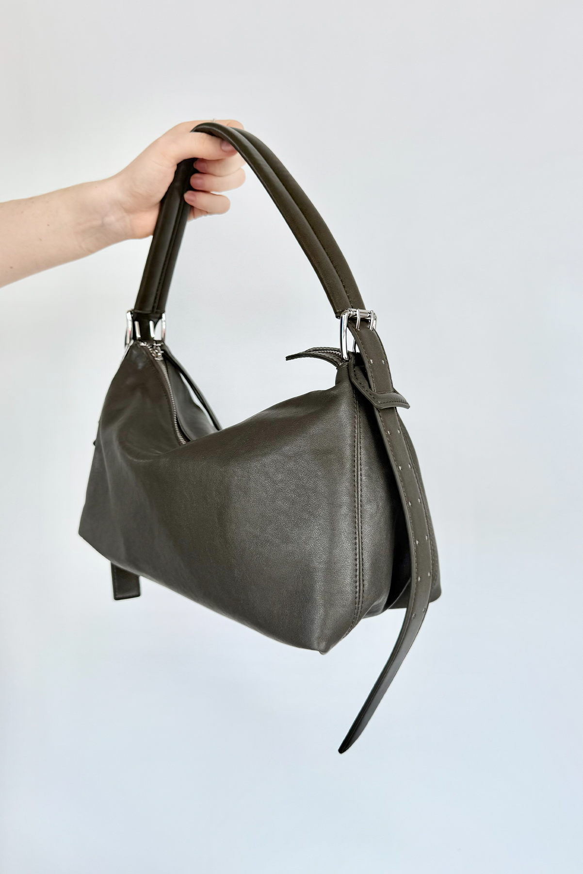 LIVEN SHOULDER BAG