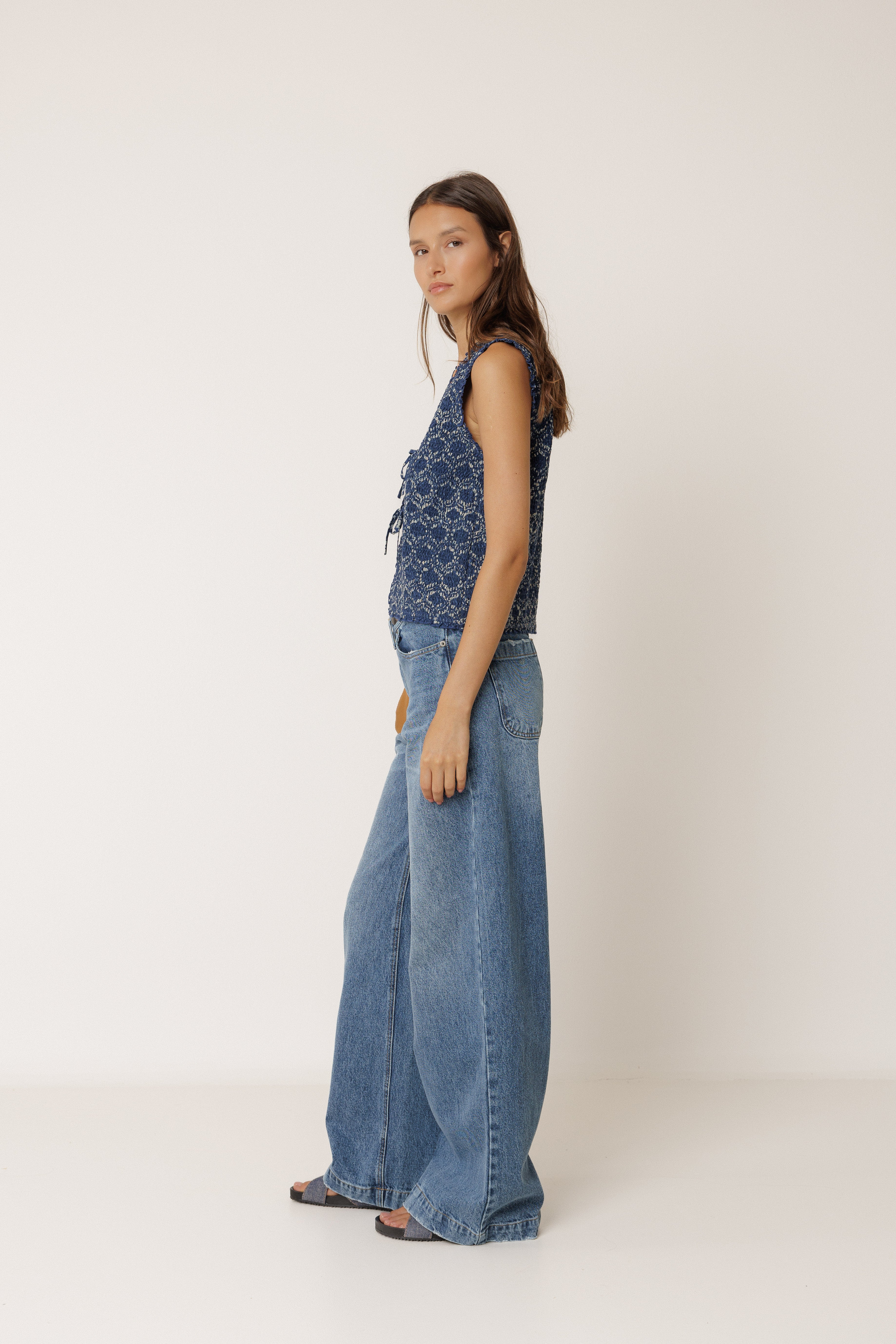 INDI AND COLD ELASTIC VEST WITH TIE INDIGO BLUE LACE TOP COTTON POLLYESTER