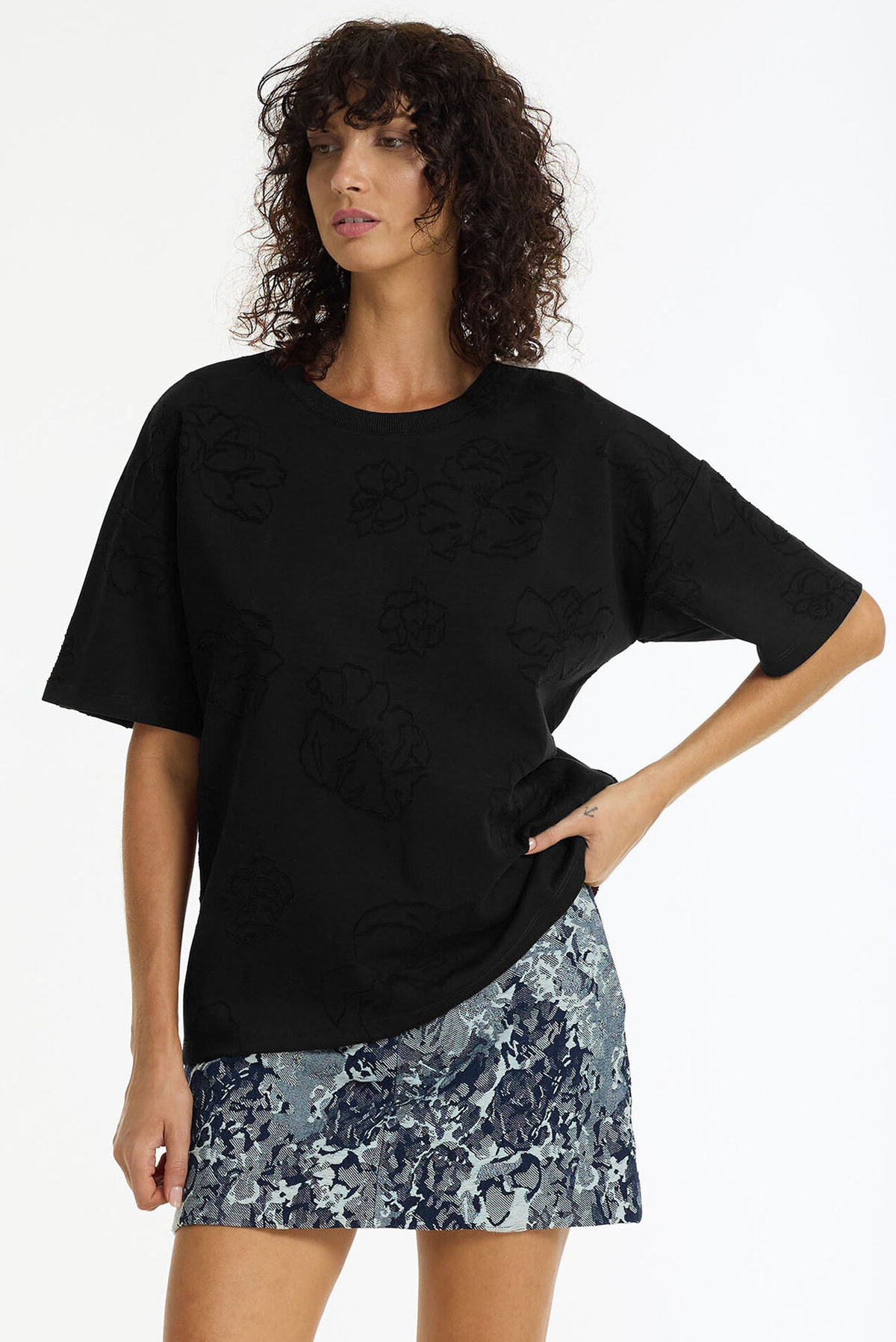 BLAK OFF DUTY FLORA TEE COTTON NYLON FLORAL BLACK EMBROIDERED TOP
