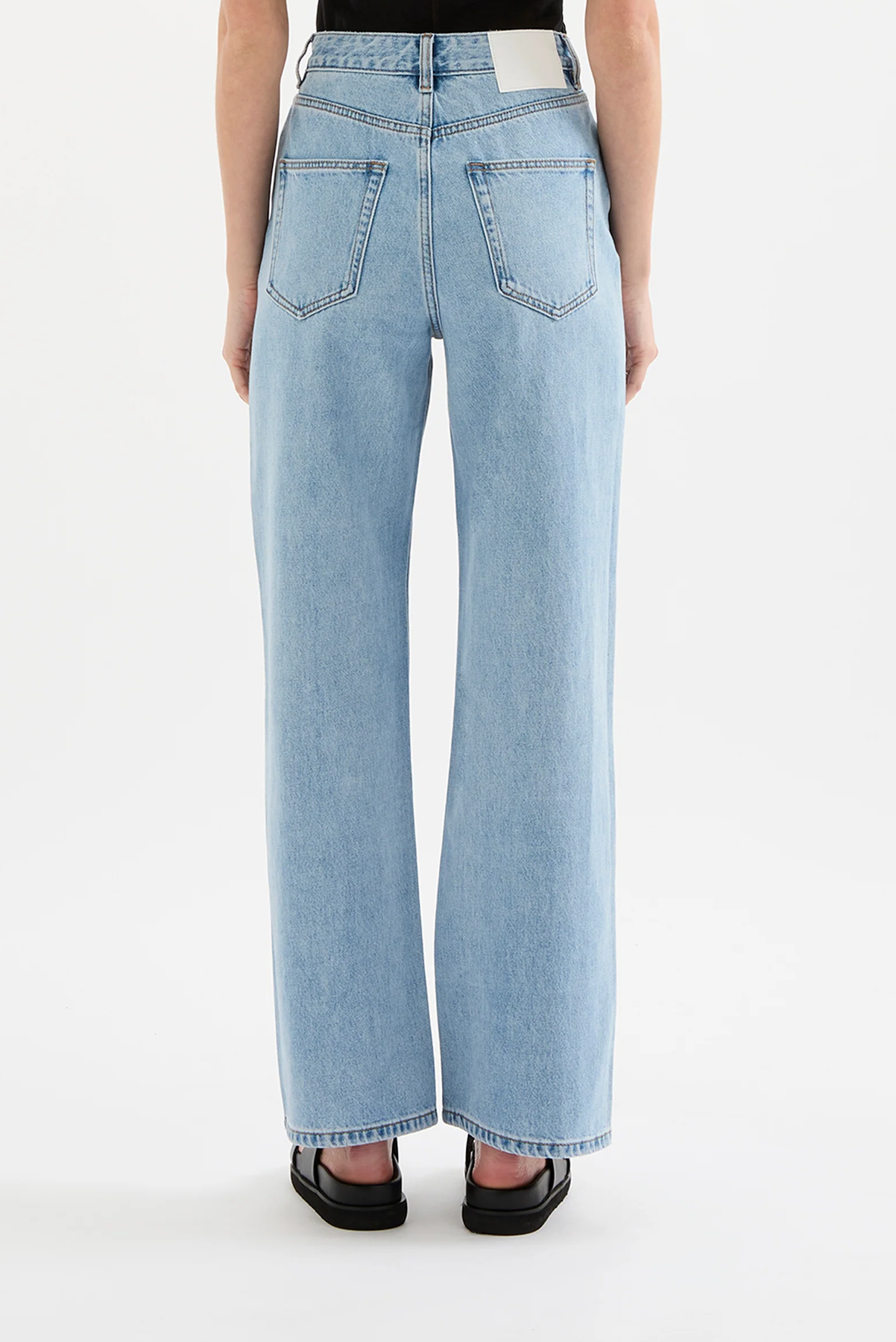 ORGANIC RELAXED LEG JEAN