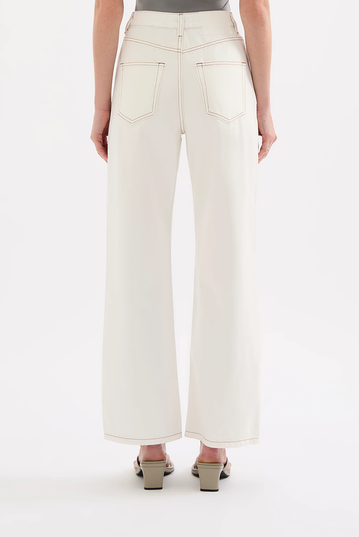 ORGANIC RELAXED LEG JEAN