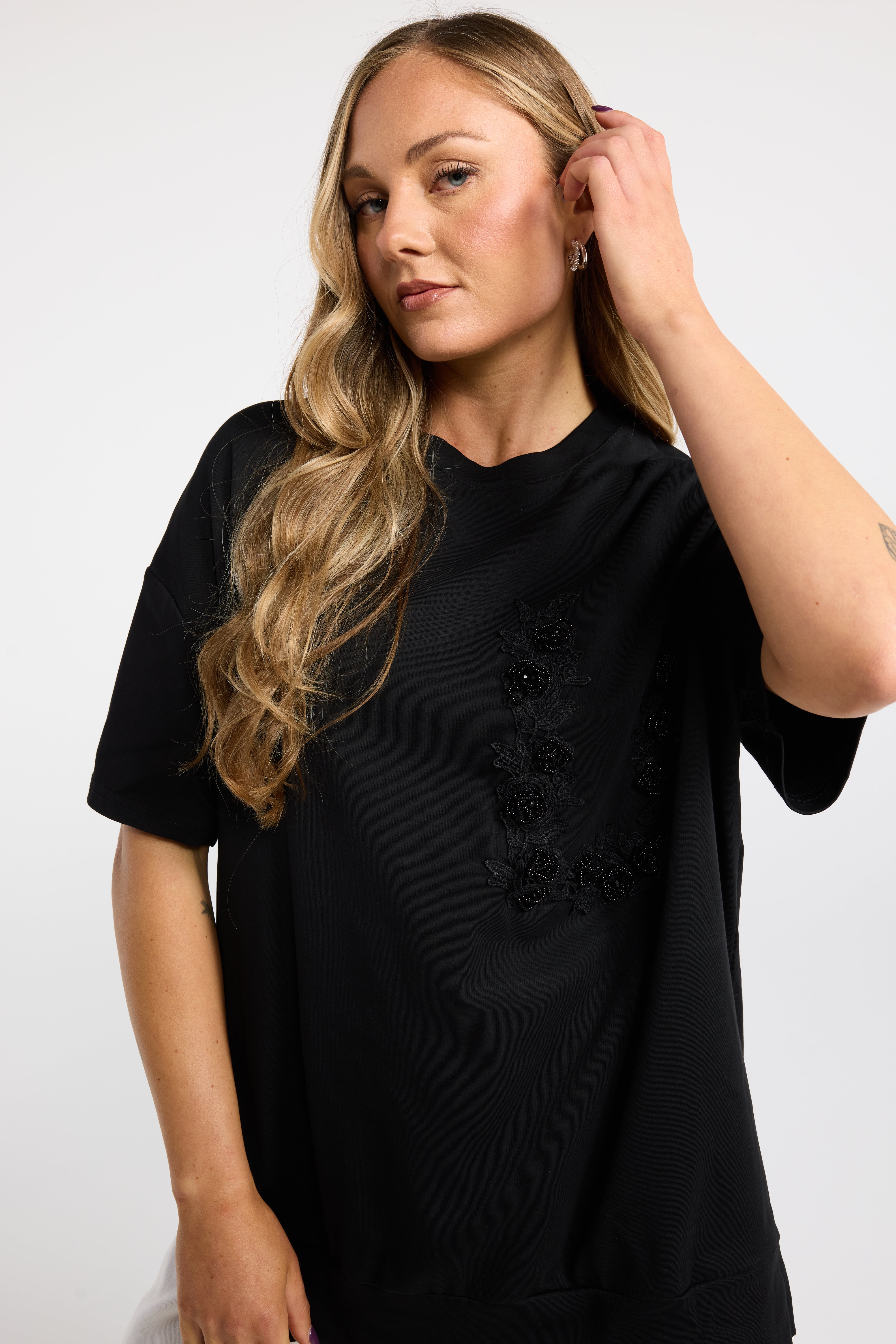 INK PETAL POCKET TEE BLACK EMBELLESHED TSHIRT BEADED TSHIRT BOYFRIEND TEE SPLIT SEAM TEE BLACK TSHIRT