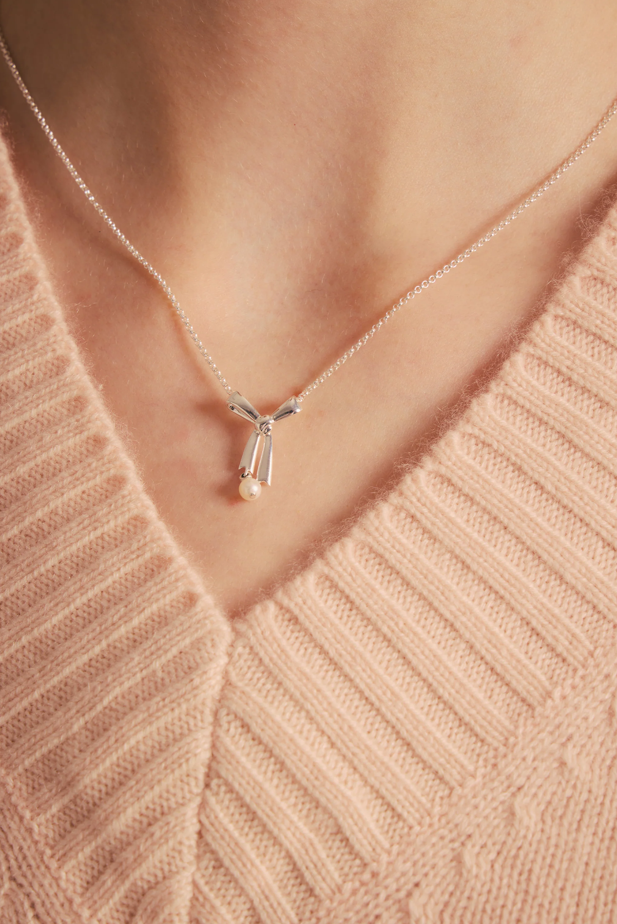 PEARL BOW NECKLACE