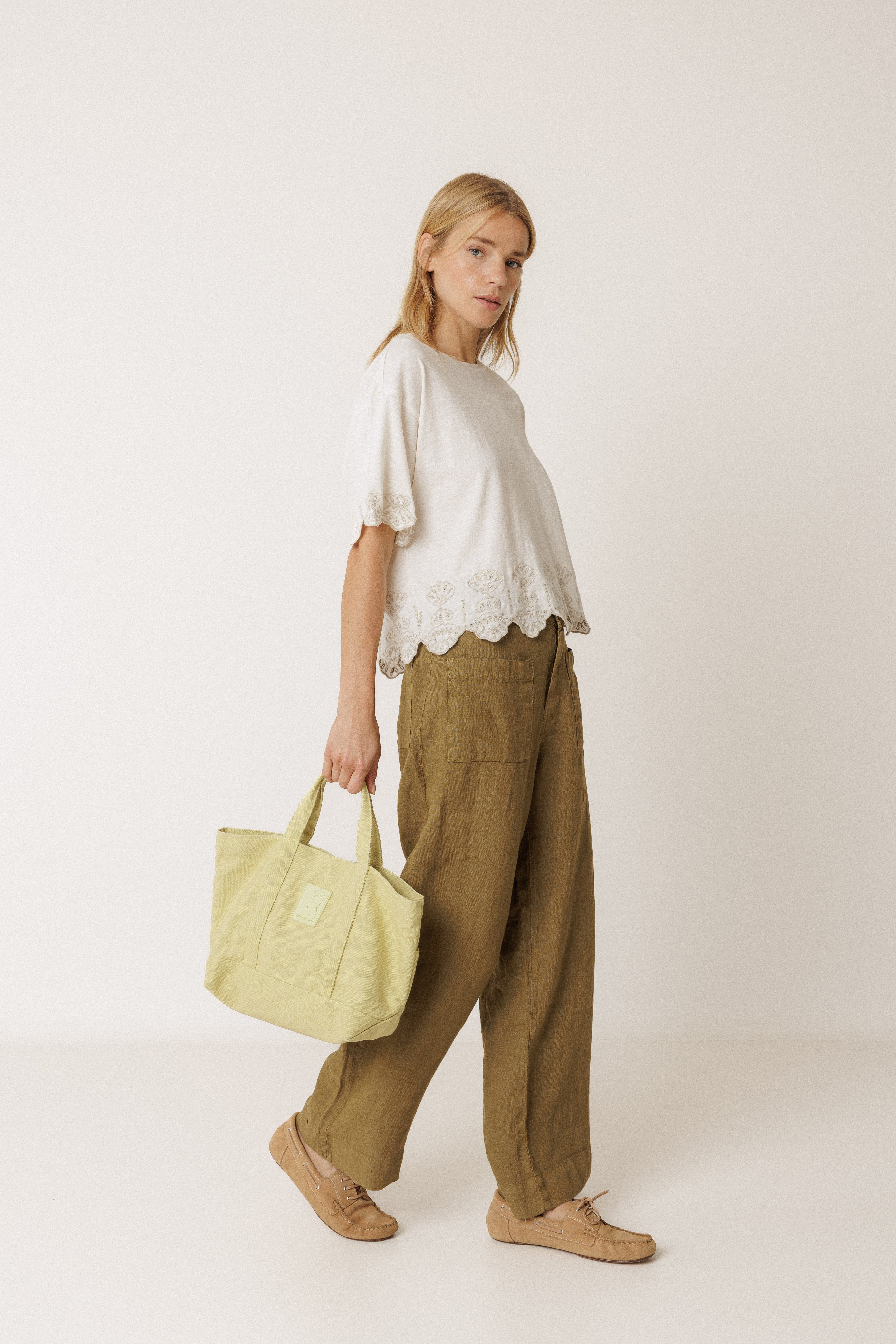 INDI AND COLD BOXY EMBROIDERED TEE COTTON ECRU