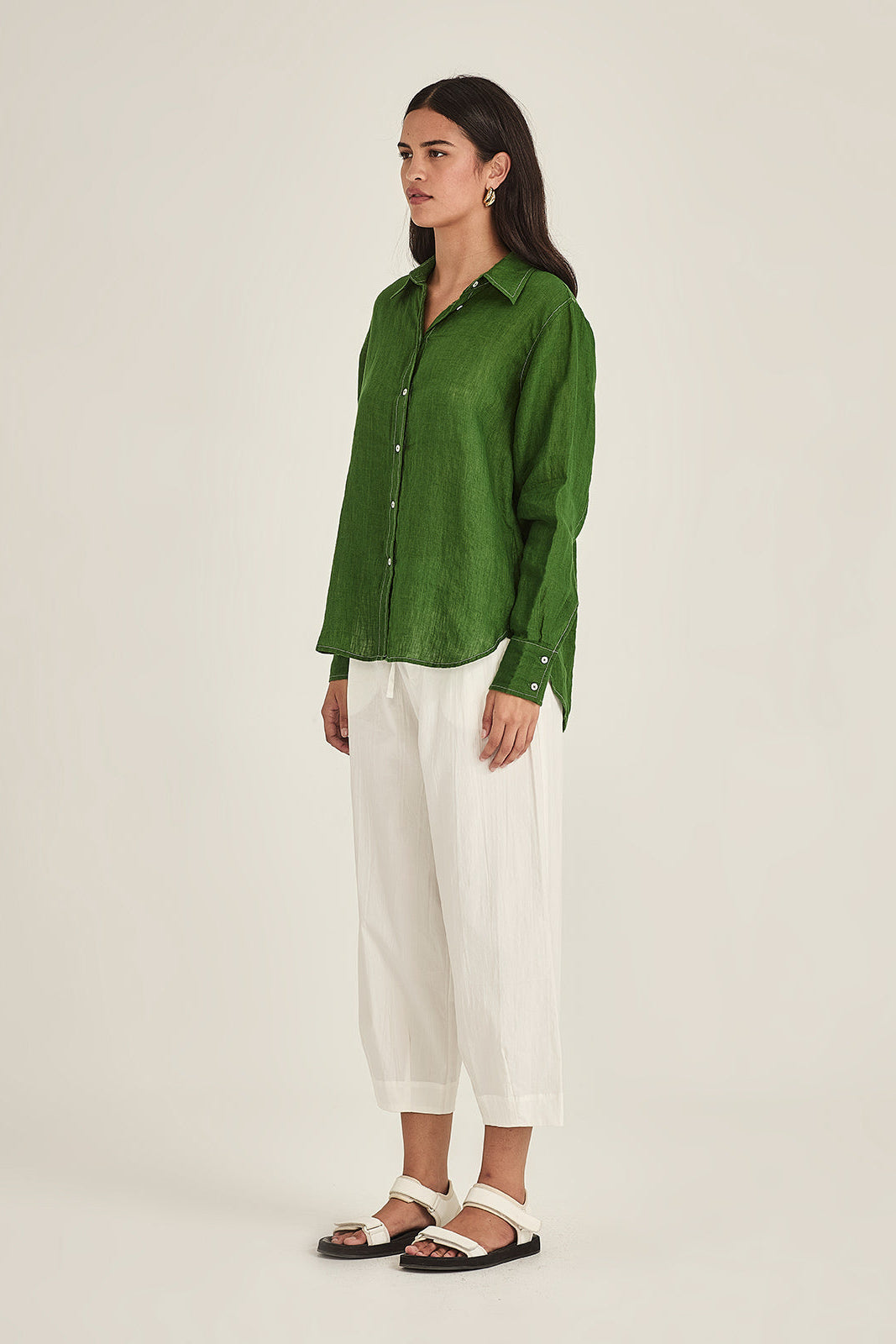 SILLS EDIE PANT COTTON PANT CROPPED LENGTH WITH PLEATS ALONG THE WAISTBAND AND A DRAWSTRING IN WHITE, OLIVE OR NAVY