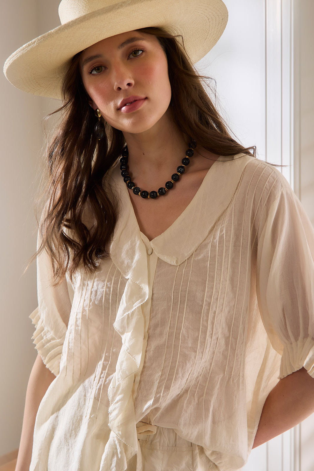 Sills Elodie Blouse Cream pleated blouse with a ruffled collar 3/4 sleeves