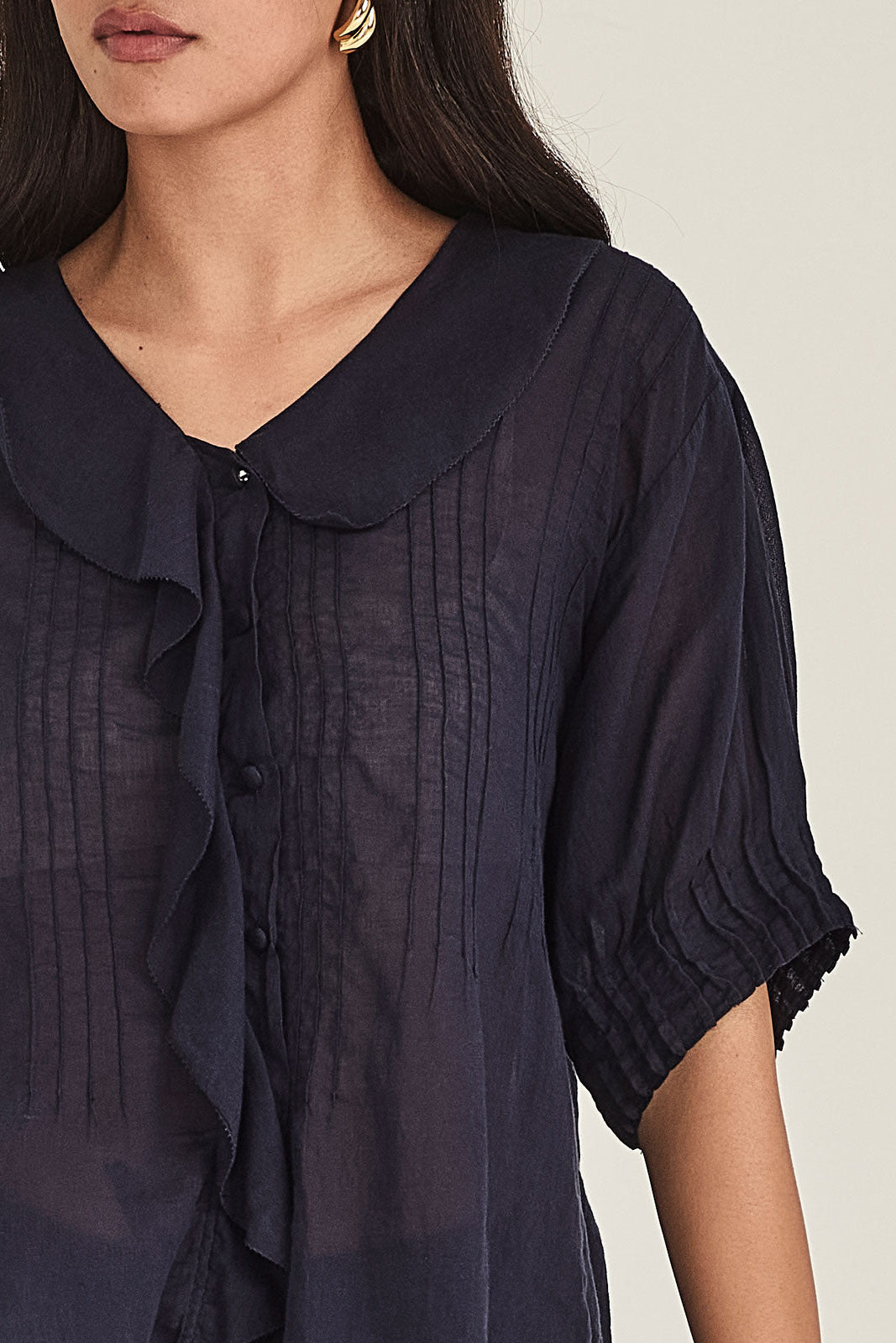 Sills Elodie Blouse Cream pleated blouse with a ruffled collar 3/4 sleeves