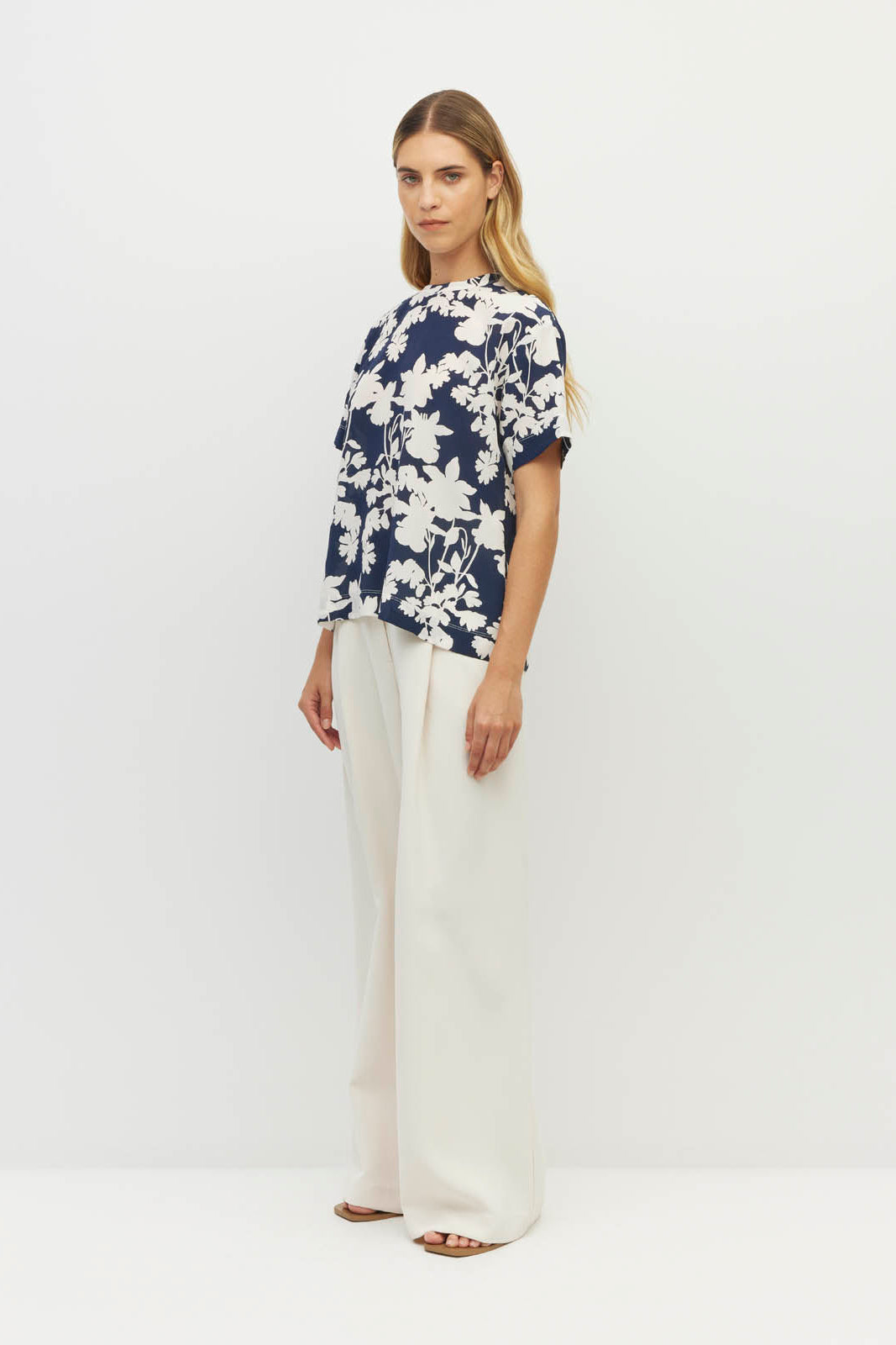 JULIETTE HOGAN FANCY T SILK NAVY FLORAL TOP TEE SHIRT