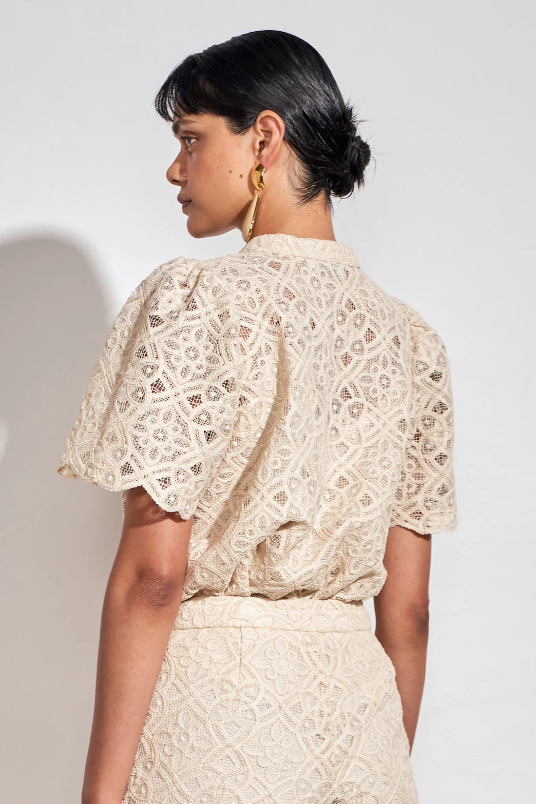 ZOE KRATSMANN FLICKER TOP CREAM BUTTON UP LACE TOP WITH SCALLOPED SLEEVES AND HEM