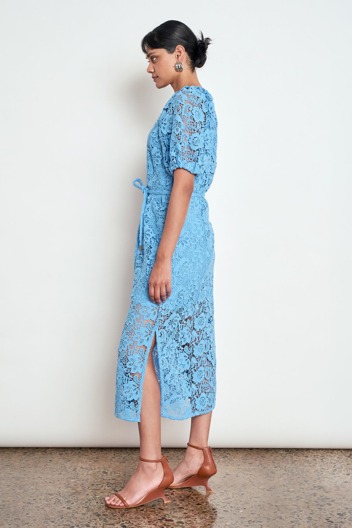 ZOE KRATZMANN INVITE DRESS LAGOON - A light blue lace midi dress with short puff sleeves, a V-neckline, and a self-tie waist.