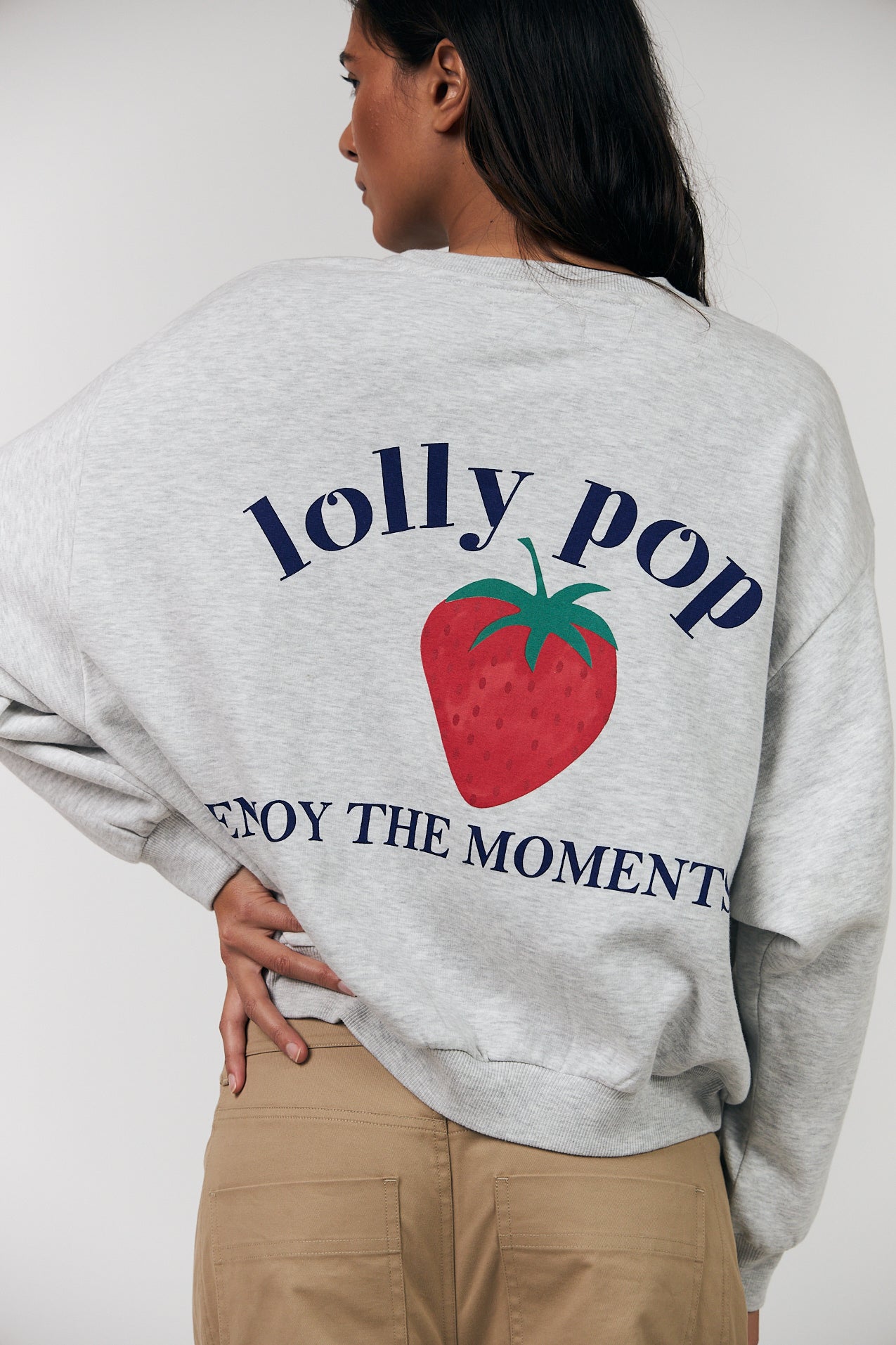 LOLLYS LAUNDRY SYDNEY STRAWBERRY SWEATSHIRT GREY 