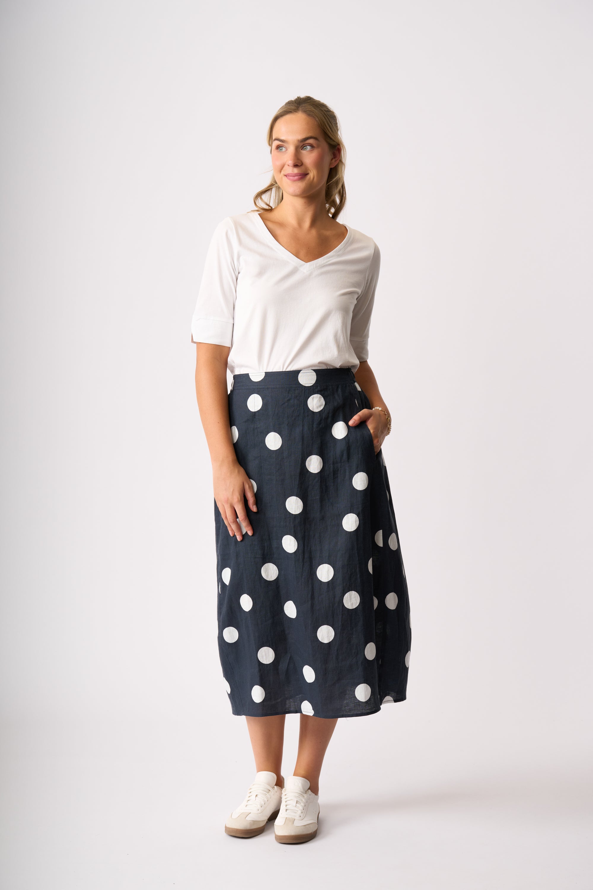 LONGBEACH FOIL SPEAKS VOLUMES SKIRT LINEN NAVY AND WHITE SPOT MIDI SKIRT
