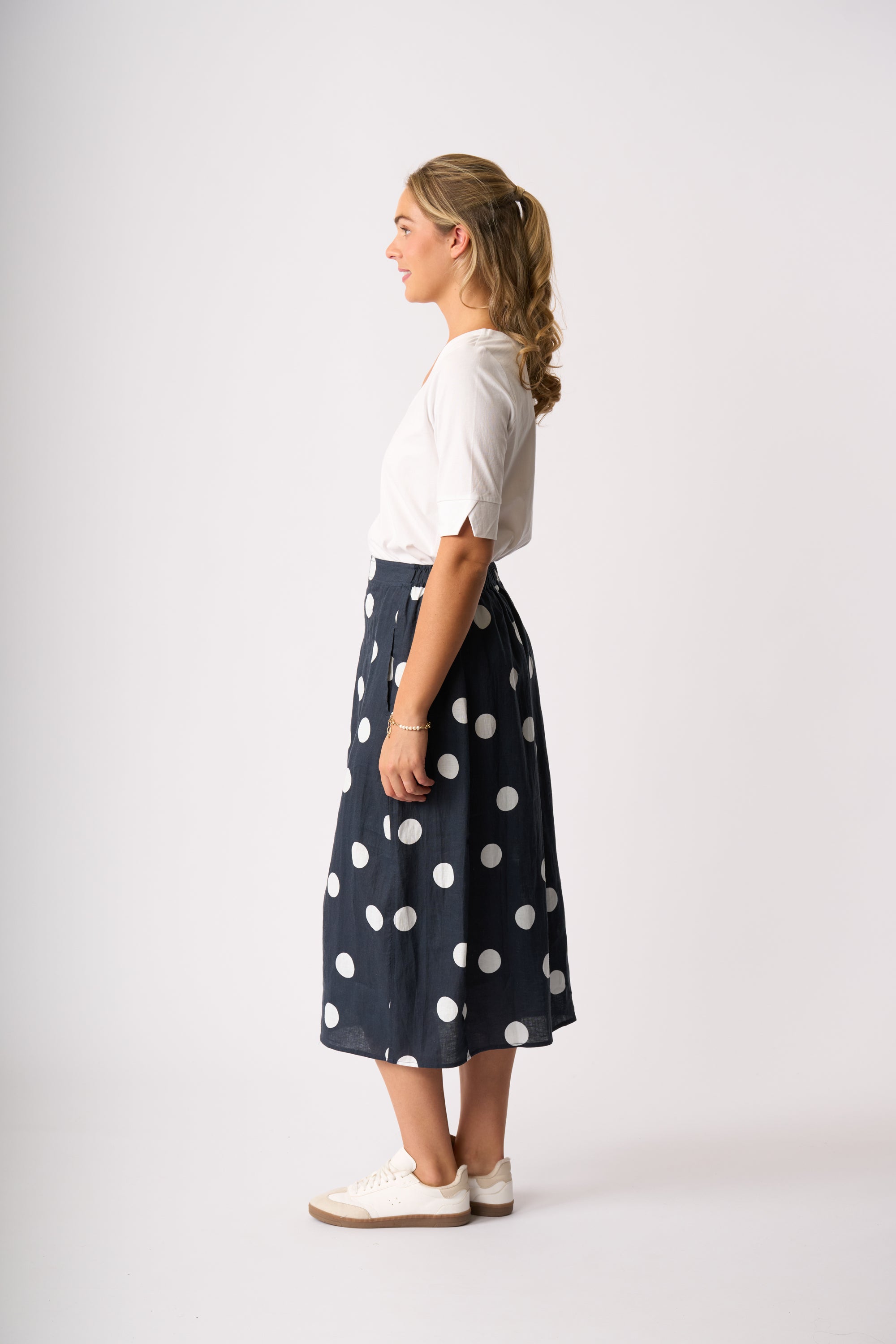 LONGBEACH FOIL SPEAKS VOLUMES SKIRT LINEN NAVY AND WHITE SPOT MIDI SKIRT