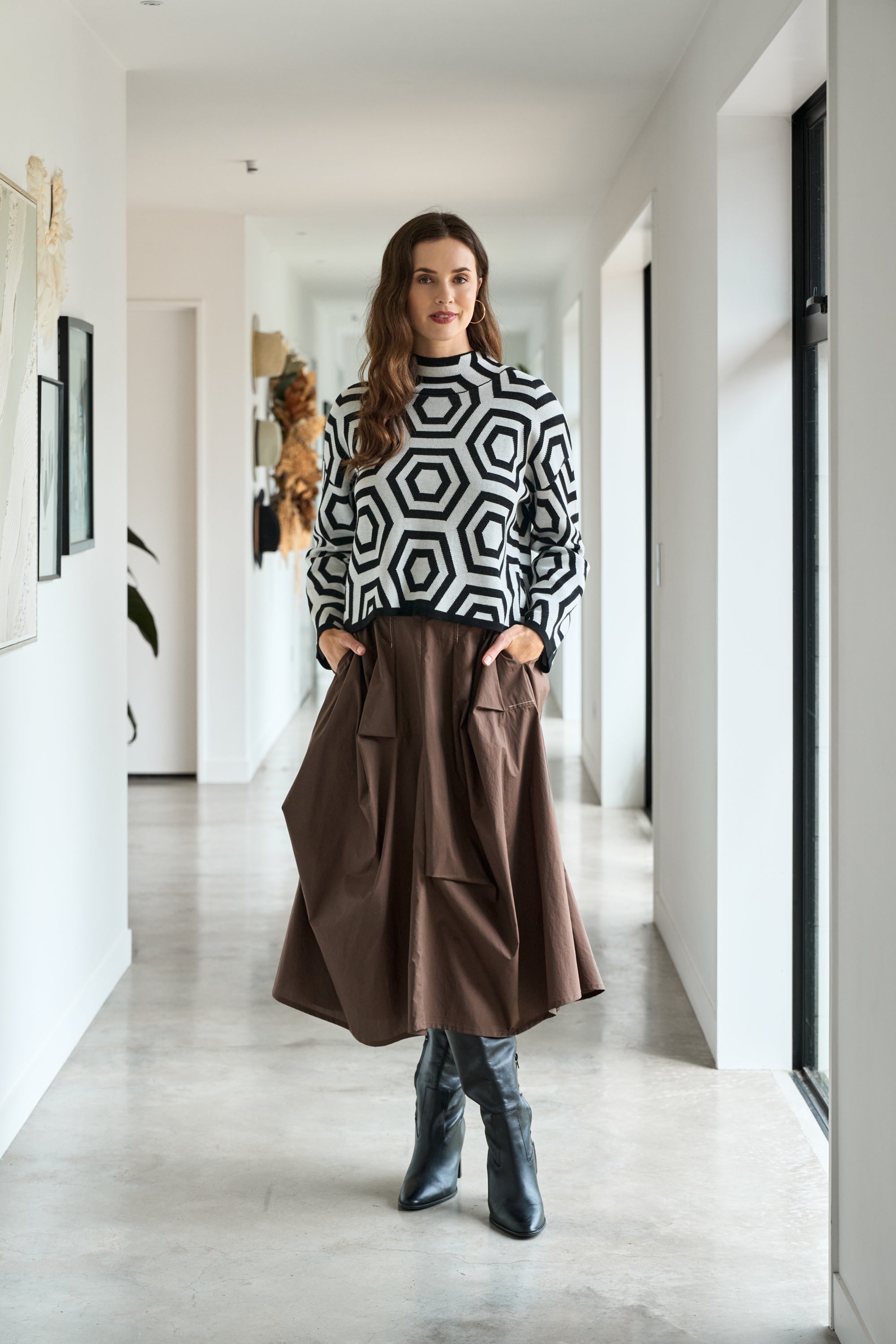 CONTRAST PULL ON SKIRT