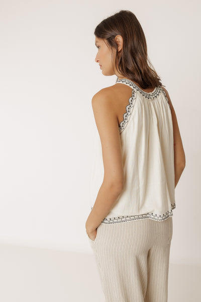 CONTRAST EMBROIDERY TOP