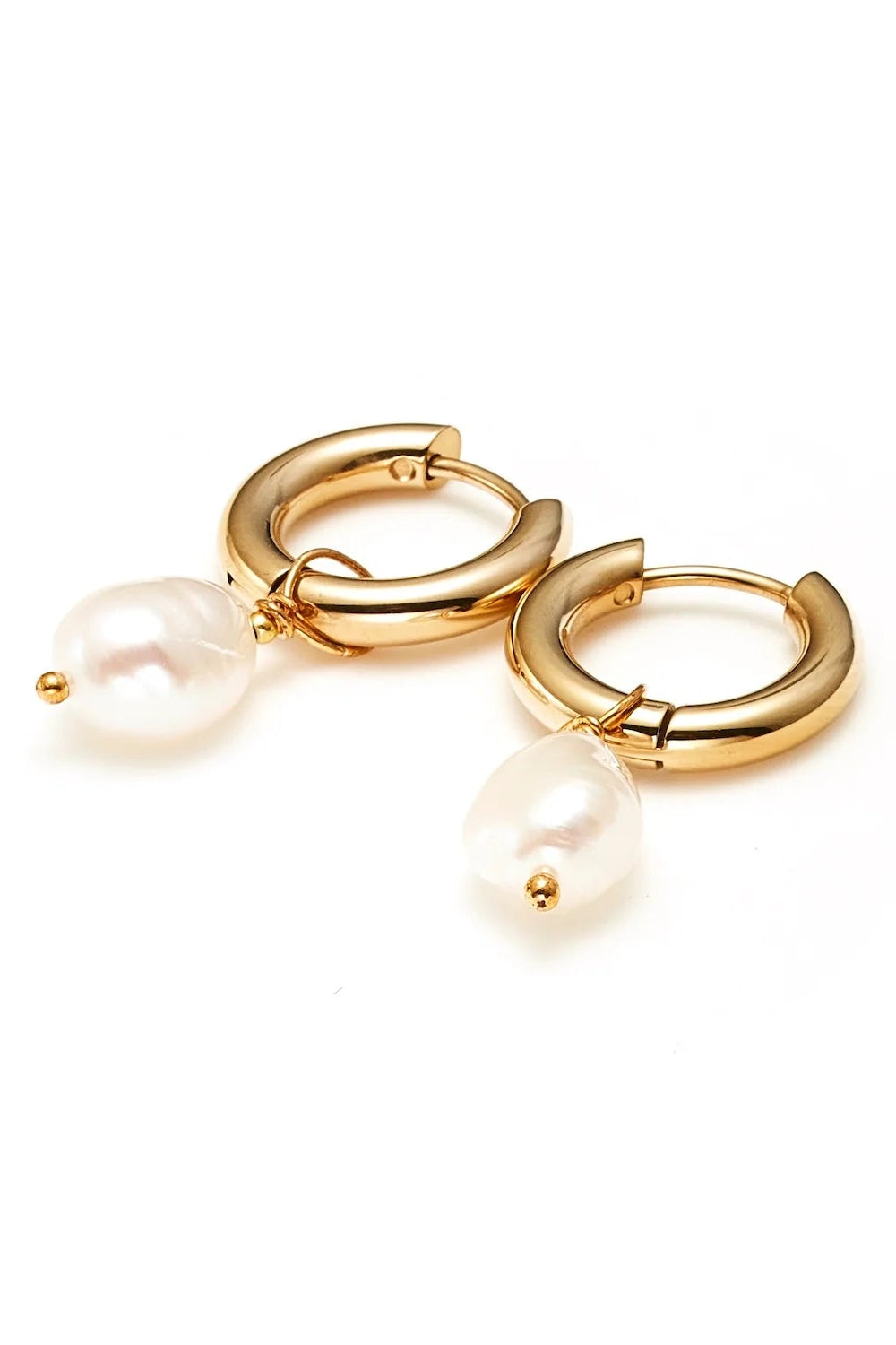 SILK AND STEEL ALLURE HOOPS GOLD HOOP EARRINGS PEARL HOOPS PEARL EARRINGS GOLD EARRINGS HUGGIE HOOPS HUGGIE EARRINGS DROP EARRINGS FRESHWATER PEARL BAROQUE PEARL PEARL DROP CHUNKY HOOPS MINIMAL STYLE CLASSIC STYLE EVERYDAY EARRINGS MODERN JEWELLERY LUXE STYLE ELEGANT STYLE BRIDAL JEWELLERY WEDDING GUEST TIMELESS STYLE GOLD JEWELLERY GOLD ACCESSORIES STAINLESS STEEL WATERPROOF JEWELLERY POLISHED FINISH PREMIUM JEWELLERY WOMENS JEWELLERY GIFT IDEA PEARL JEWELLERY