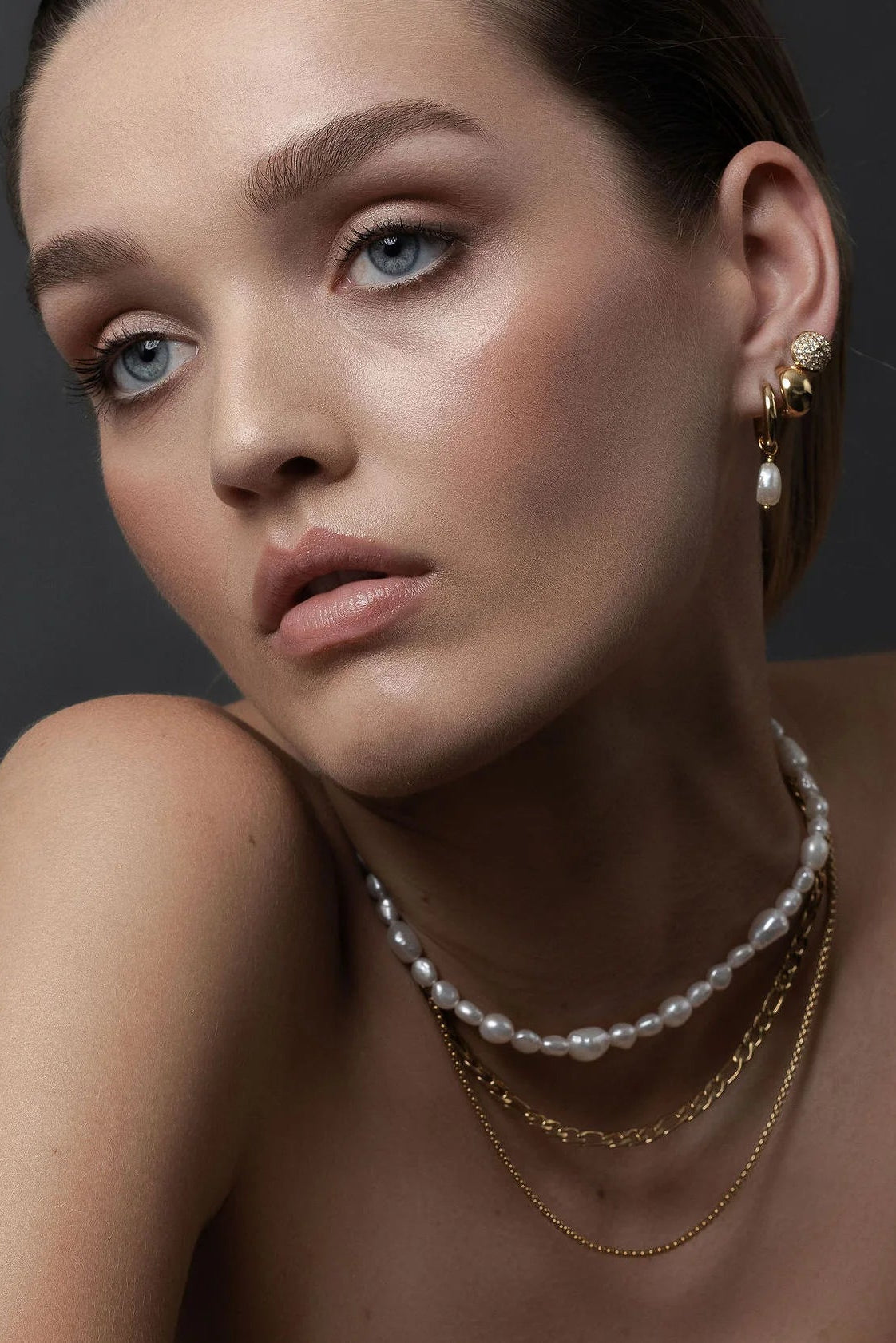 SILK AND STEEL ALLURE NECKLACE SILVER PEARL NECKLACE PEARL NECKLACE FRESHWATER PEARL BAROQUE PEARL PEARL JEWELLERY SILVER NECKLACE SILVER CHAIN STATEMENT NECKLACE LAYERING NECKLACE EVERYDAY NECKLACE MINIMAL STYLE CLASSIC STYLE MODERN JEWELLERY LUXE STYLE ELEGANT STYLE TIMELESS STYLE BRIDAL JEWELLERY WEDDING GUEST SILVER JEWELLERY SILVER ACCESSORIES STAINLESS STEEL WATERPROOF JEWELLERY POLISHED FINISH PREMIUM JEWELLERY WOMENS JEWELLERY GIFT IDEA PEARL LAYERING NATURAL PEARL LUXURY STYLE