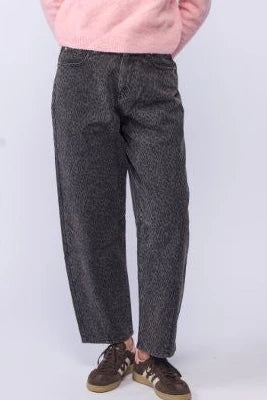 DRAMA BARREL LEG JEAN ANIMAL WASHED BLACK ANIMAL PRINT
