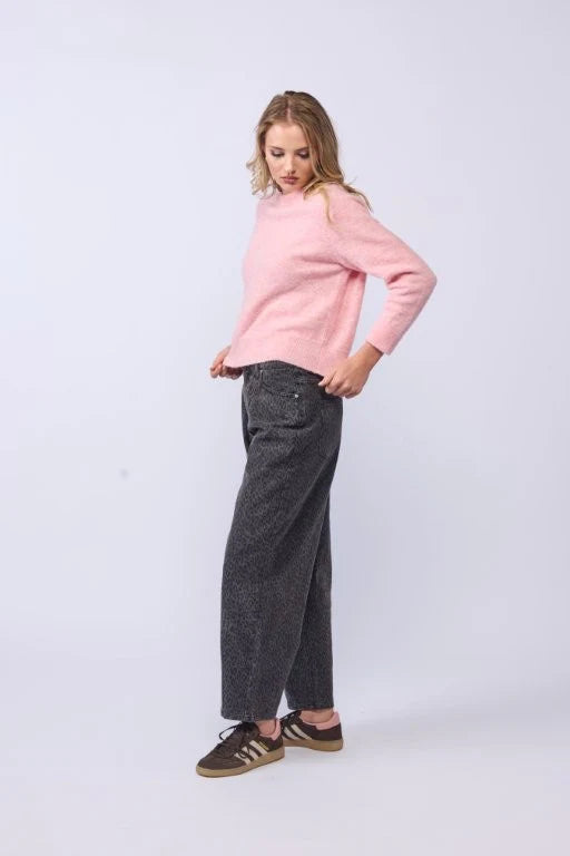 DRAMA BARREL LEG JEAN ANIMAL WASHED BLACK ANIMAL PRINT