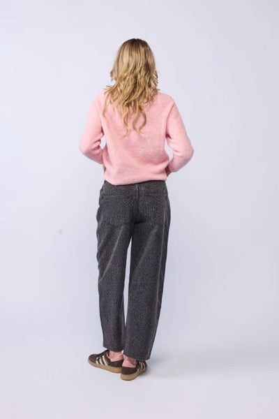 DRAMA BARREL LEG JEAN ANIMAL WASHED BLACK ANIMAL PRINT