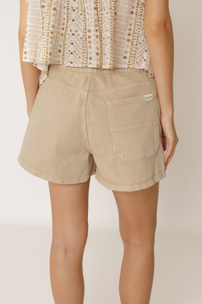 INDI AND COLD ELASTIC WAISTBAND DRAWSTRING SHORT COTTON SAND NATURAL