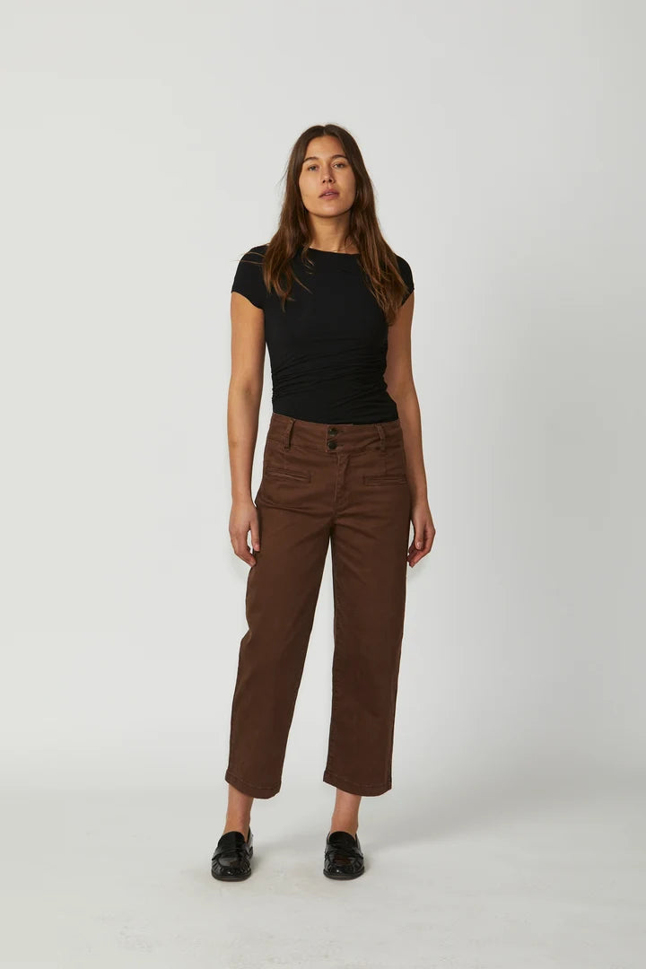 NEW LONDON JEANS CHRISTOW JEAN COTTON STRETCH JEAN WITH DOUBLE BUTTON WAIST AND A CROPPED STRAIGHT LEG 