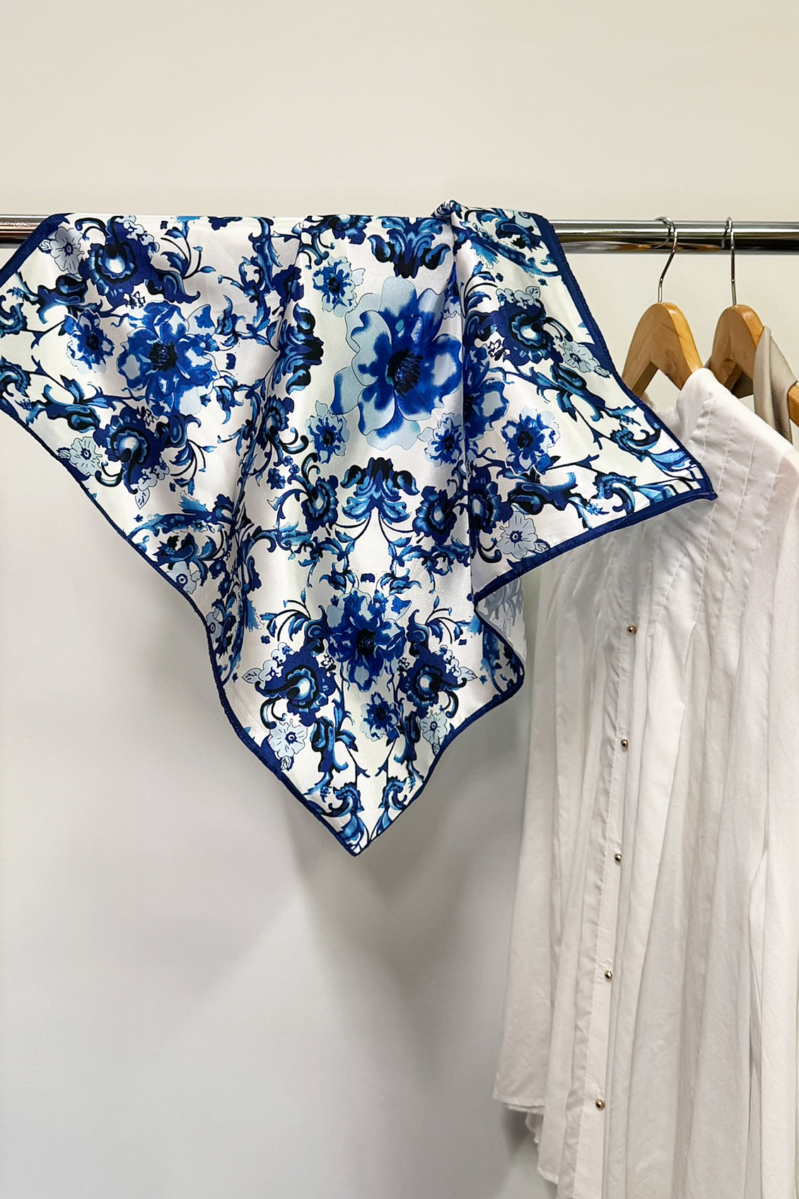 CORNFLOWER SQUARE SCARF