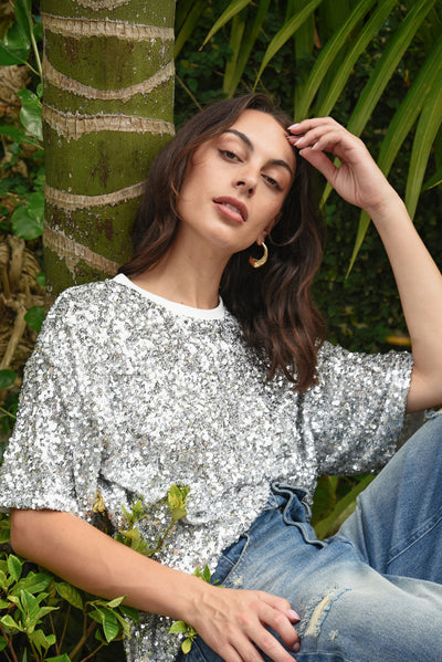 COOPER SHINE QUEENS TOP POLYESTER SILVER SEQUIN TEE SHIRT 