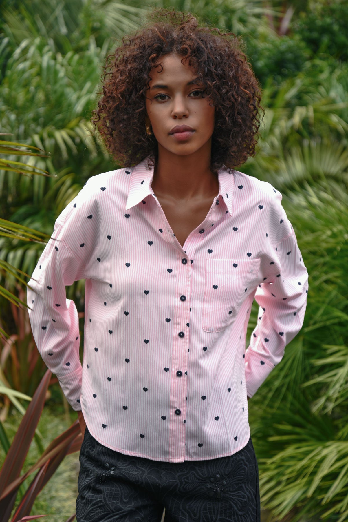 COOP HEART LINE SHIRT PINK STRIPE SHIRT WITH BLACK HEART PRINT CLASSIC BUTTON UP SHIRT