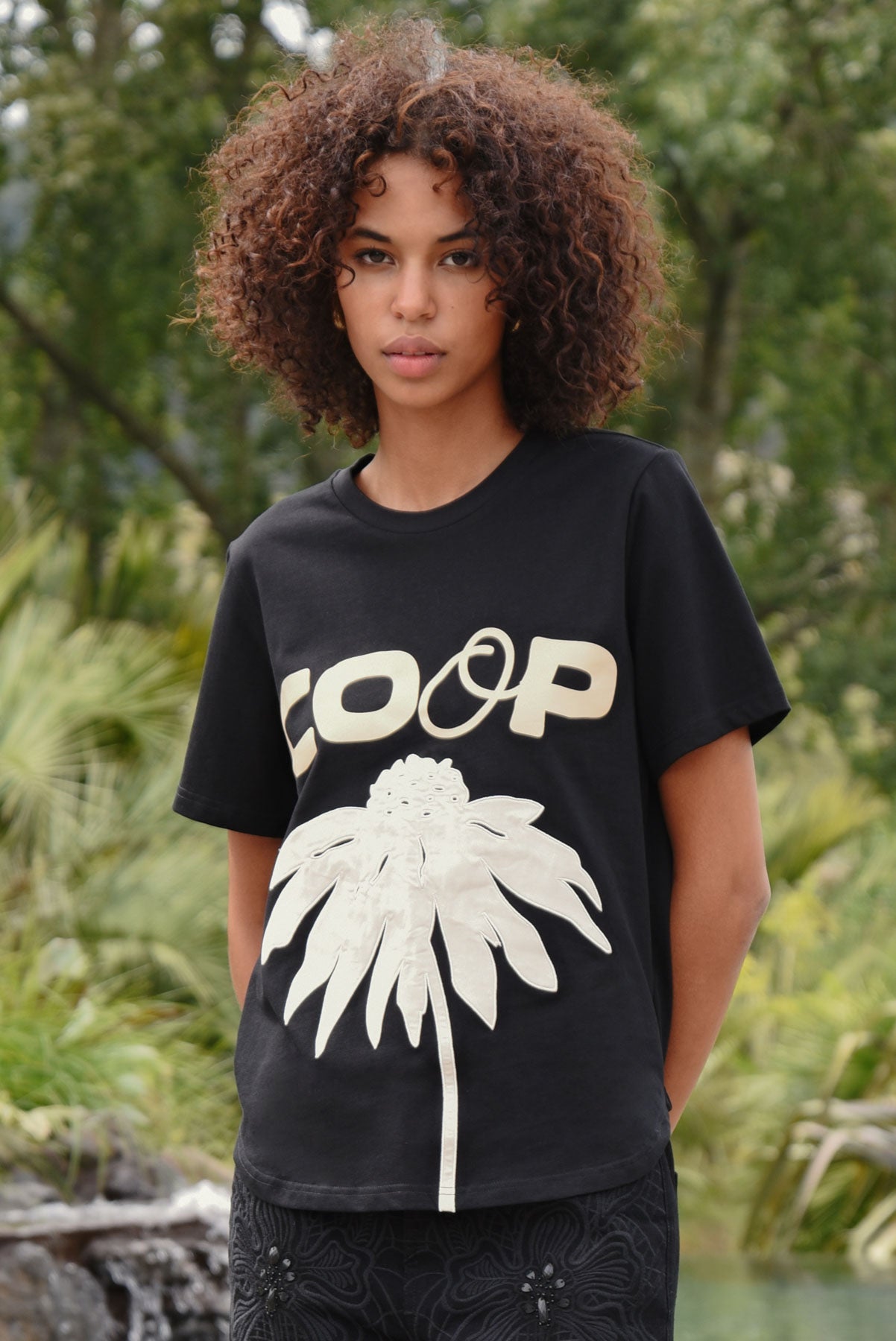 COOP BLOOM SERVICE TSHIRT COTTON BLACK AND CREAM FLORAL LOGO TEE