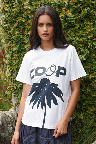 COOP BLOOM SERVICE TSHIRT COTTON BLACK AND CREAM OR WHITE AND NAVY FLORAL LOGO TEE